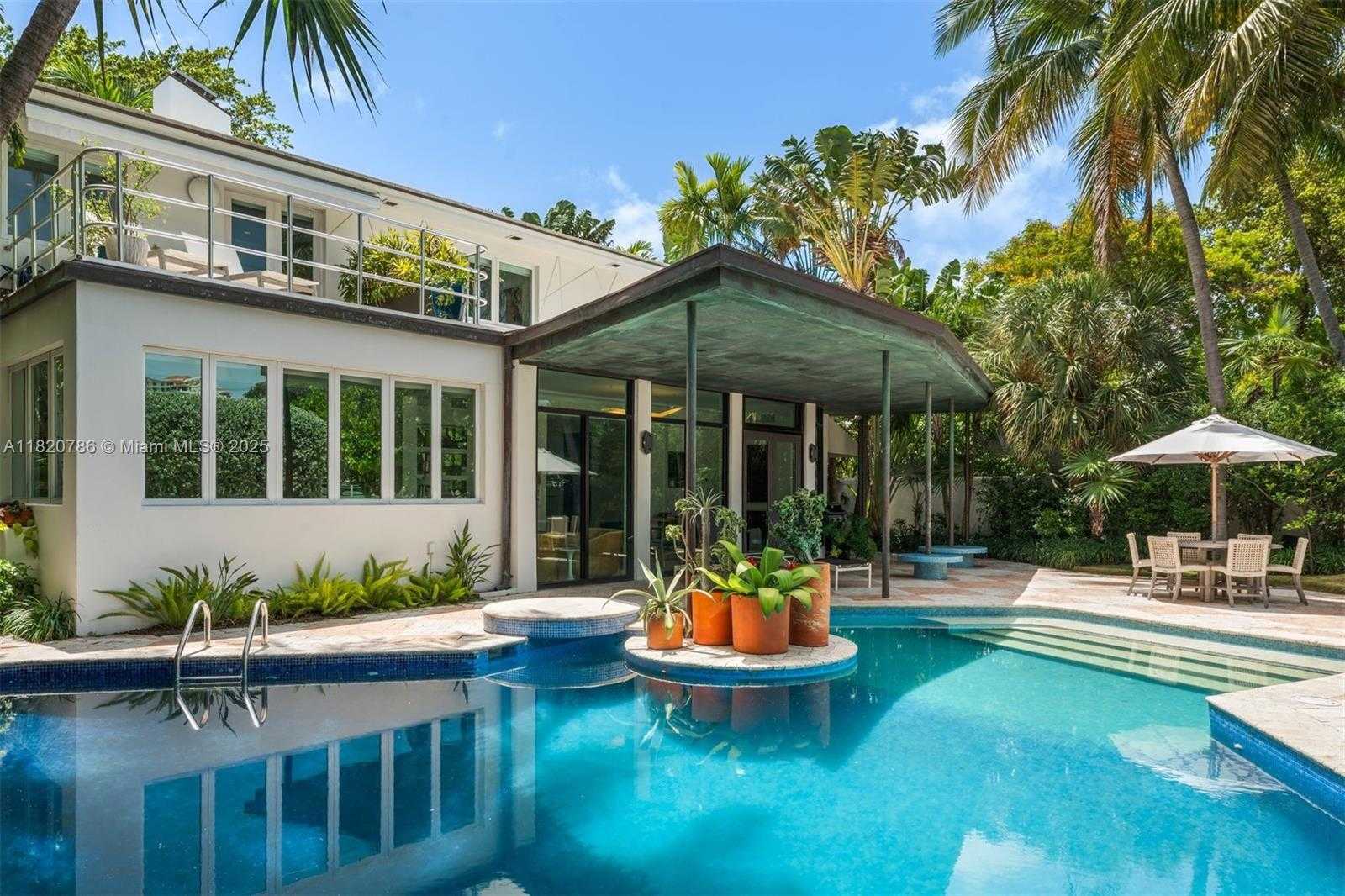 Small Image of 6165 PINE TREE DR, Miami Beach Number 23