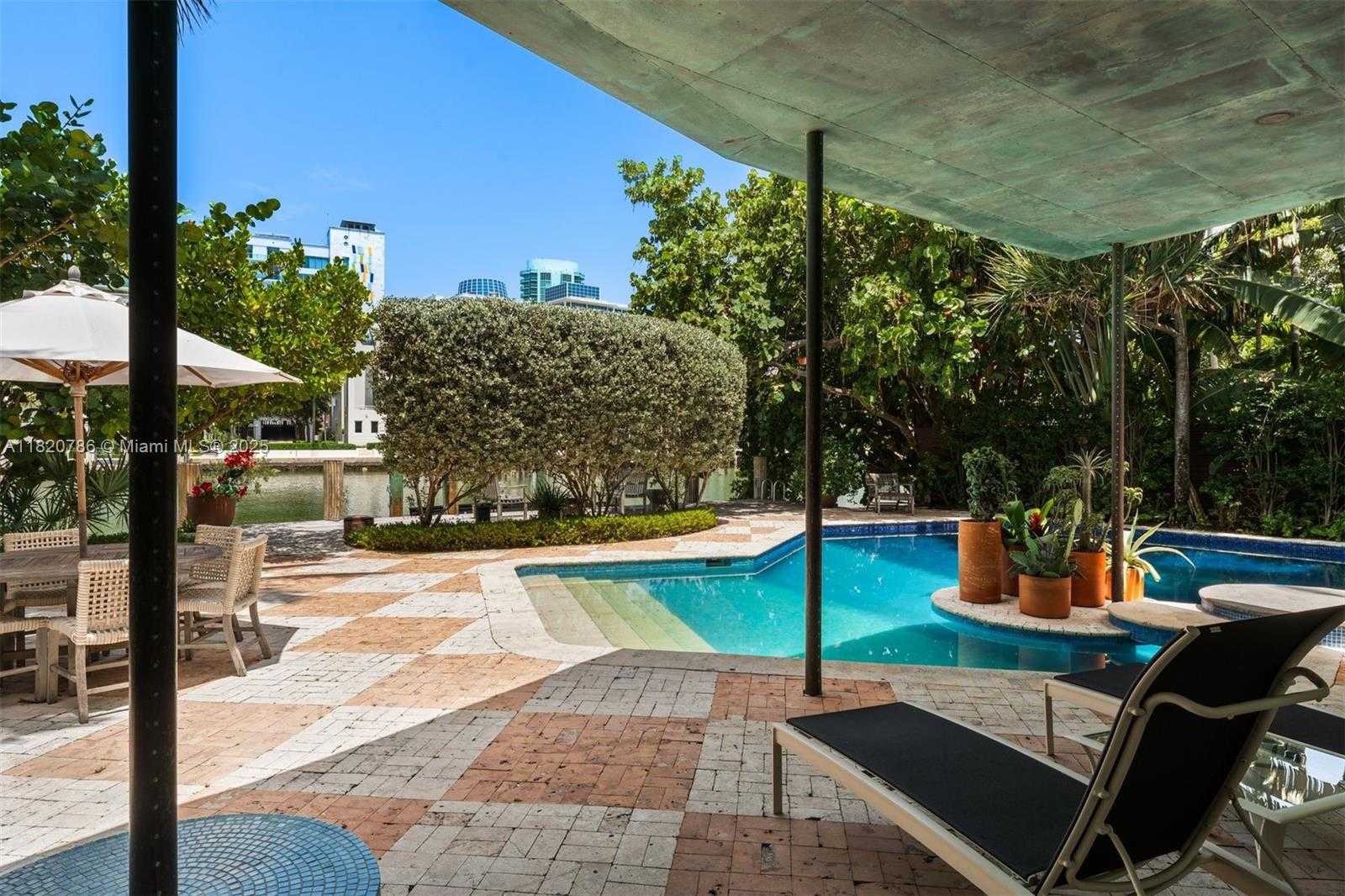 Small Image of 6165 PINE TREE DR, Miami Beach Number 24