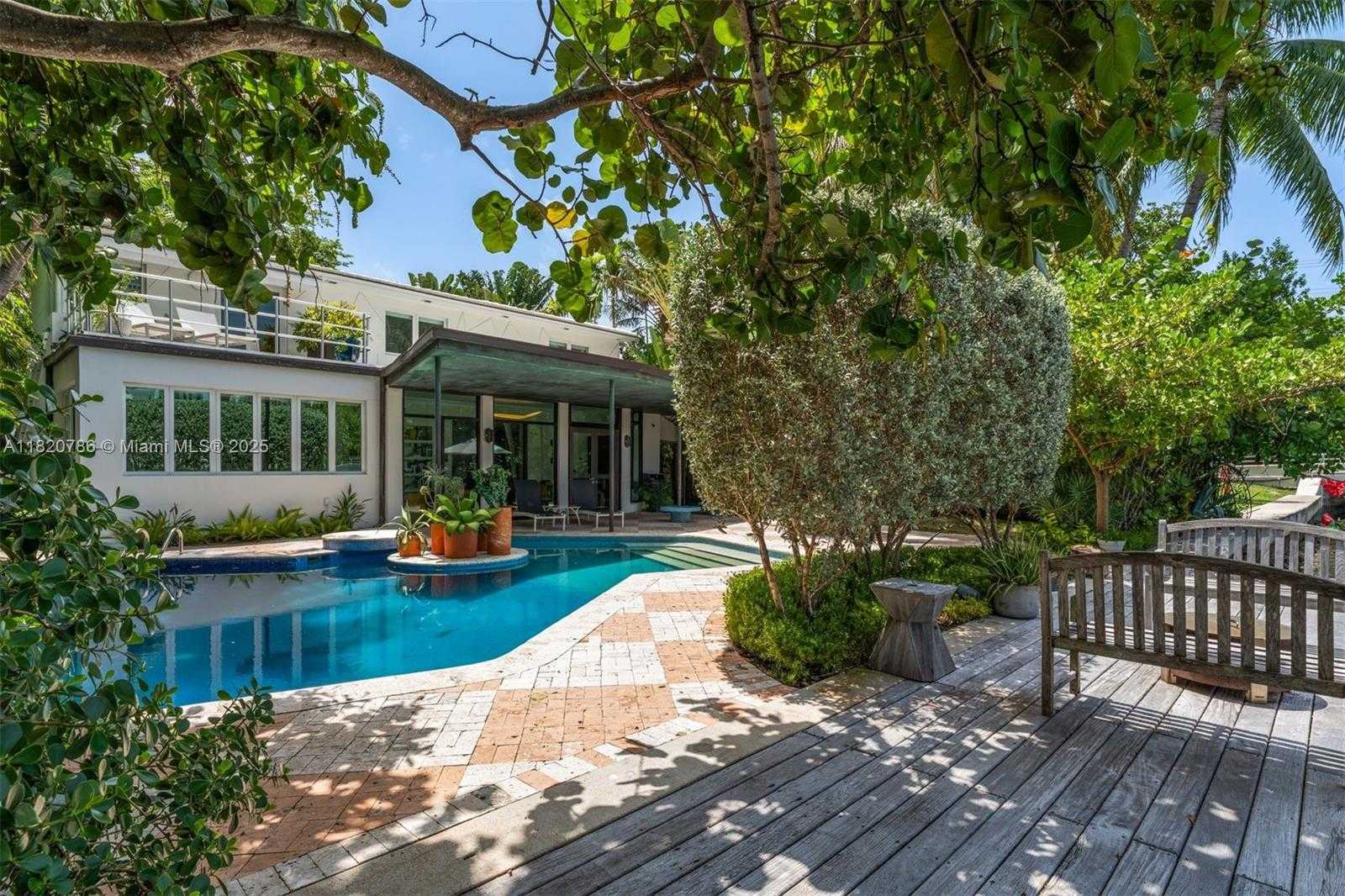 Small Image of 6165 PINE TREE DR, Miami Beach Number 27