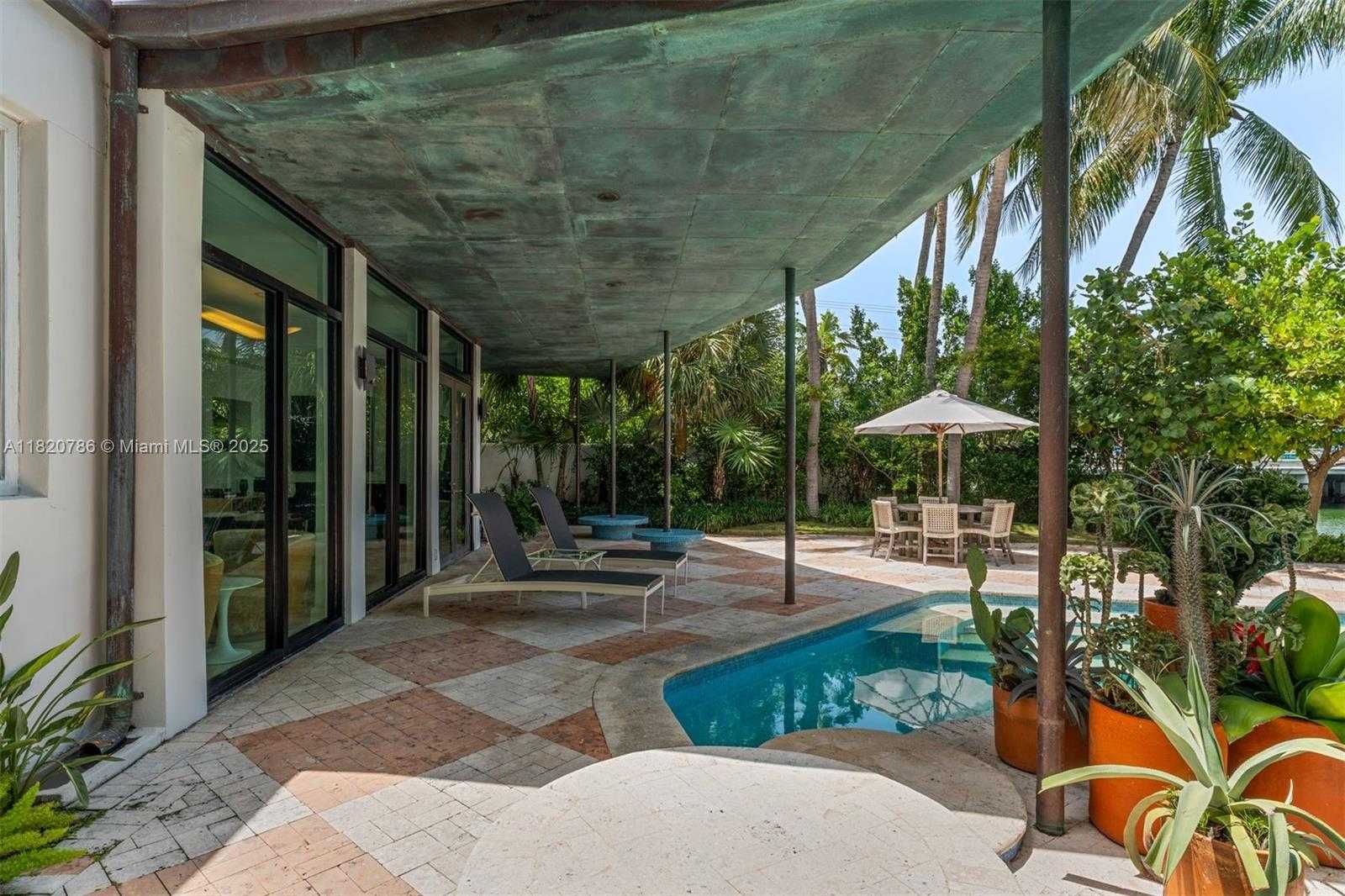Small Image of 6165 PINE TREE DR, Miami Beach Number 28