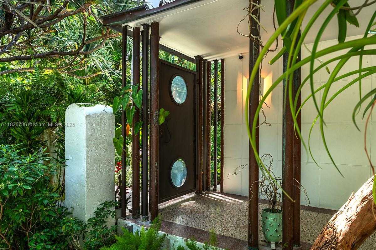 Small Image of 6165 PINE TREE DR, Miami Beach Number 29