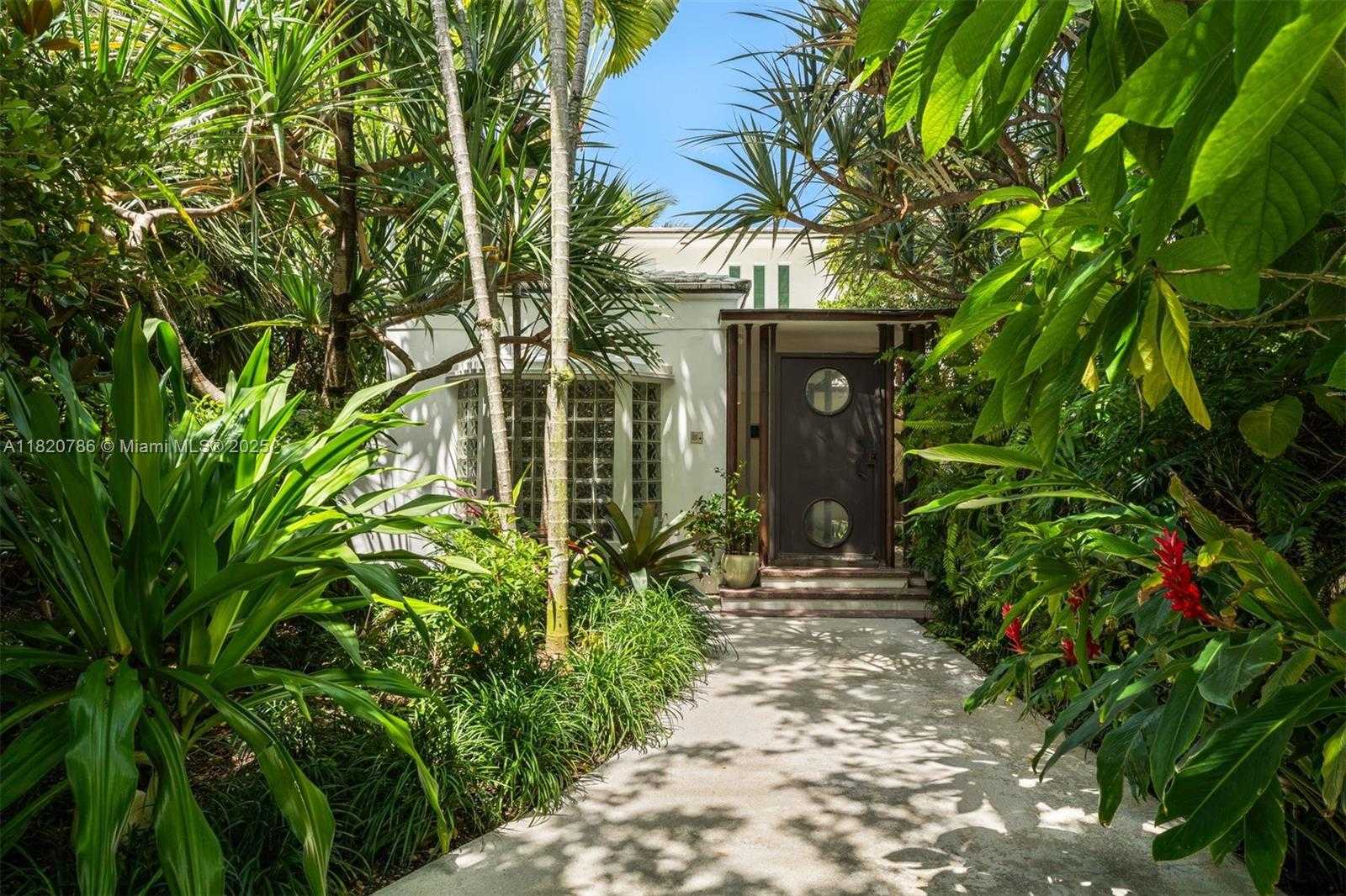 Small Image of 6165 PINE TREE DR, Miami Beach Number 5