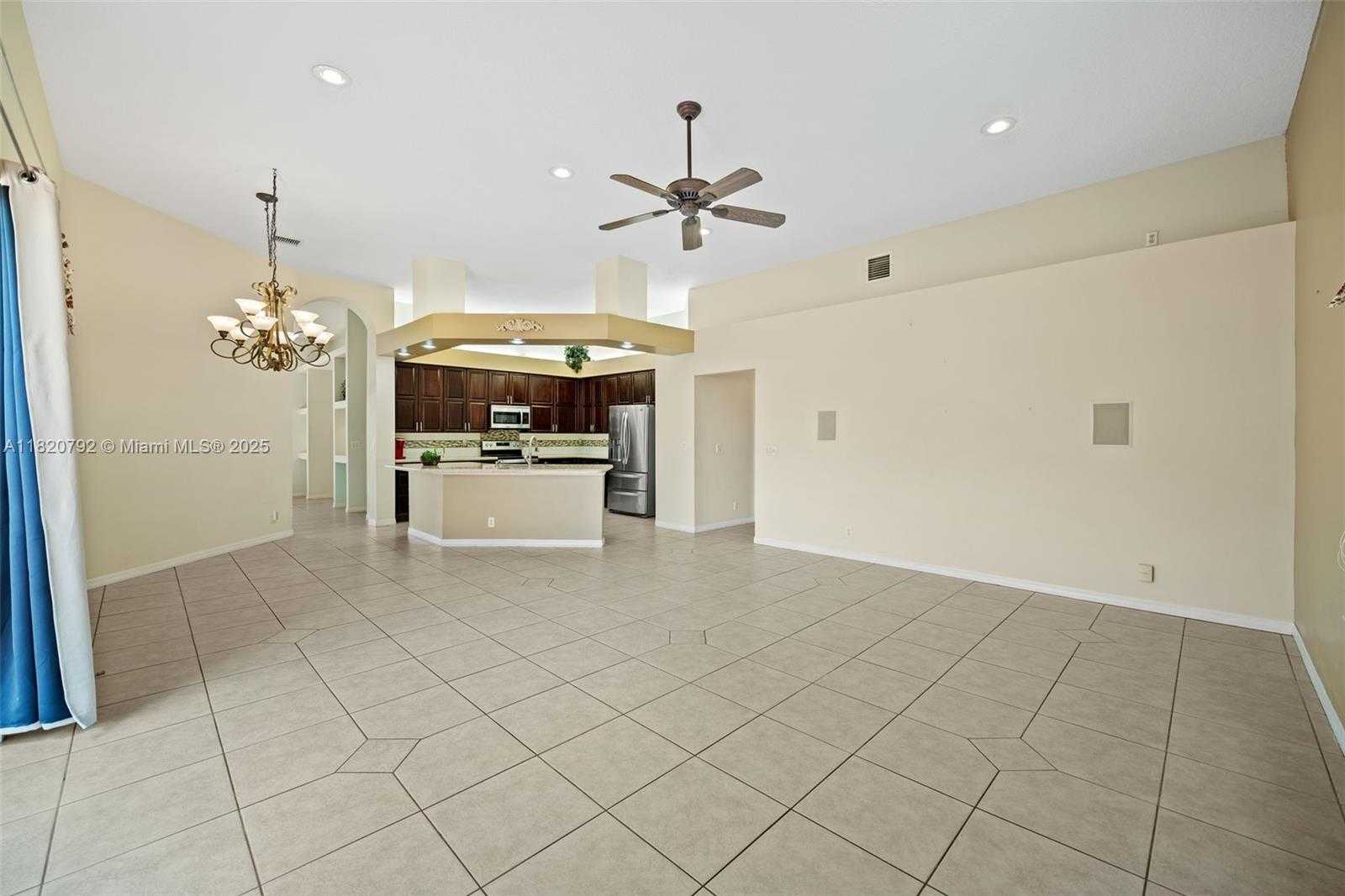 Small Image of 6946 MARIPOSA CIR CT, Pembroke Pines Number 12