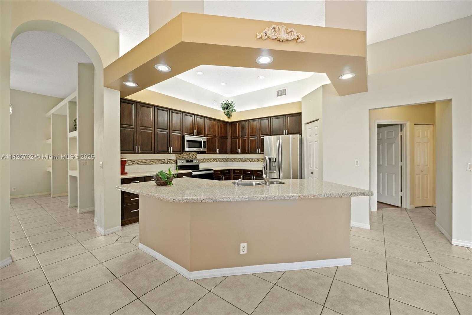 Small Image of 6946 MARIPOSA CIR CT, Pembroke Pines Number 13