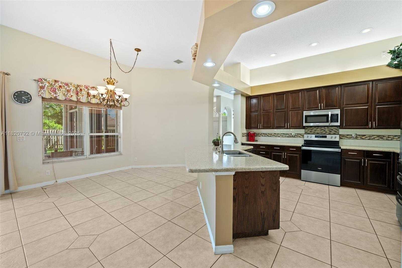 Small Image of 6946 MARIPOSA CIR CT, Pembroke Pines Number 14