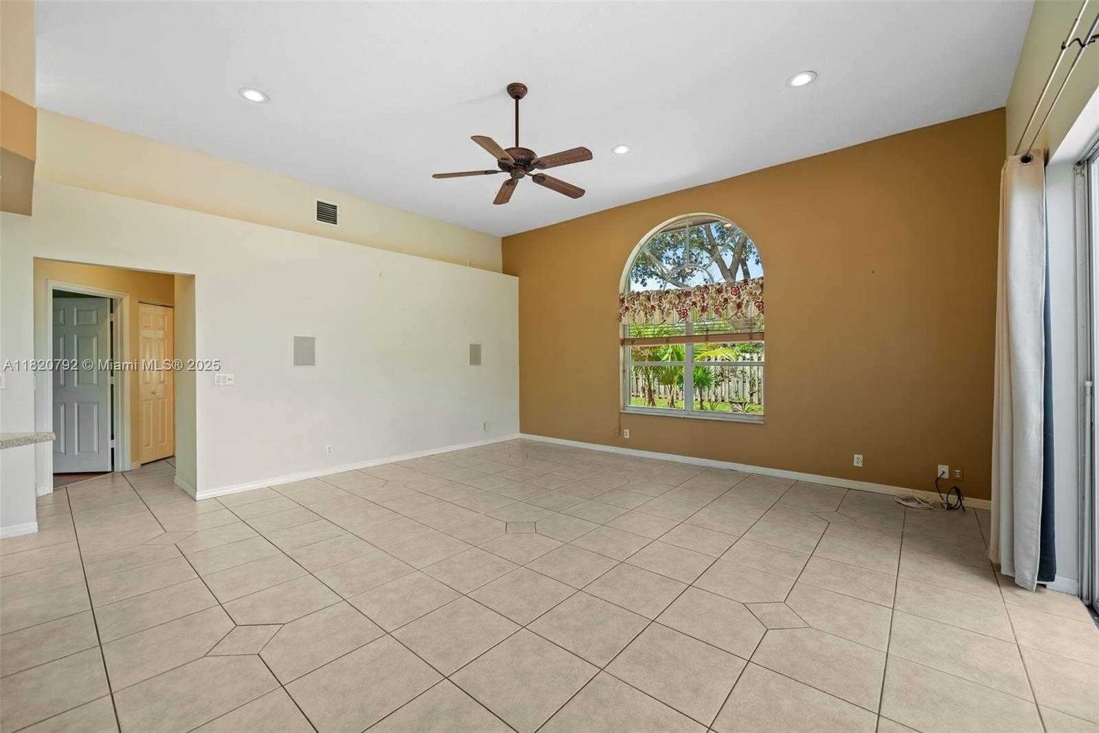 Small Image of 6946 MARIPOSA CIR CT, Pembroke Pines Number 18