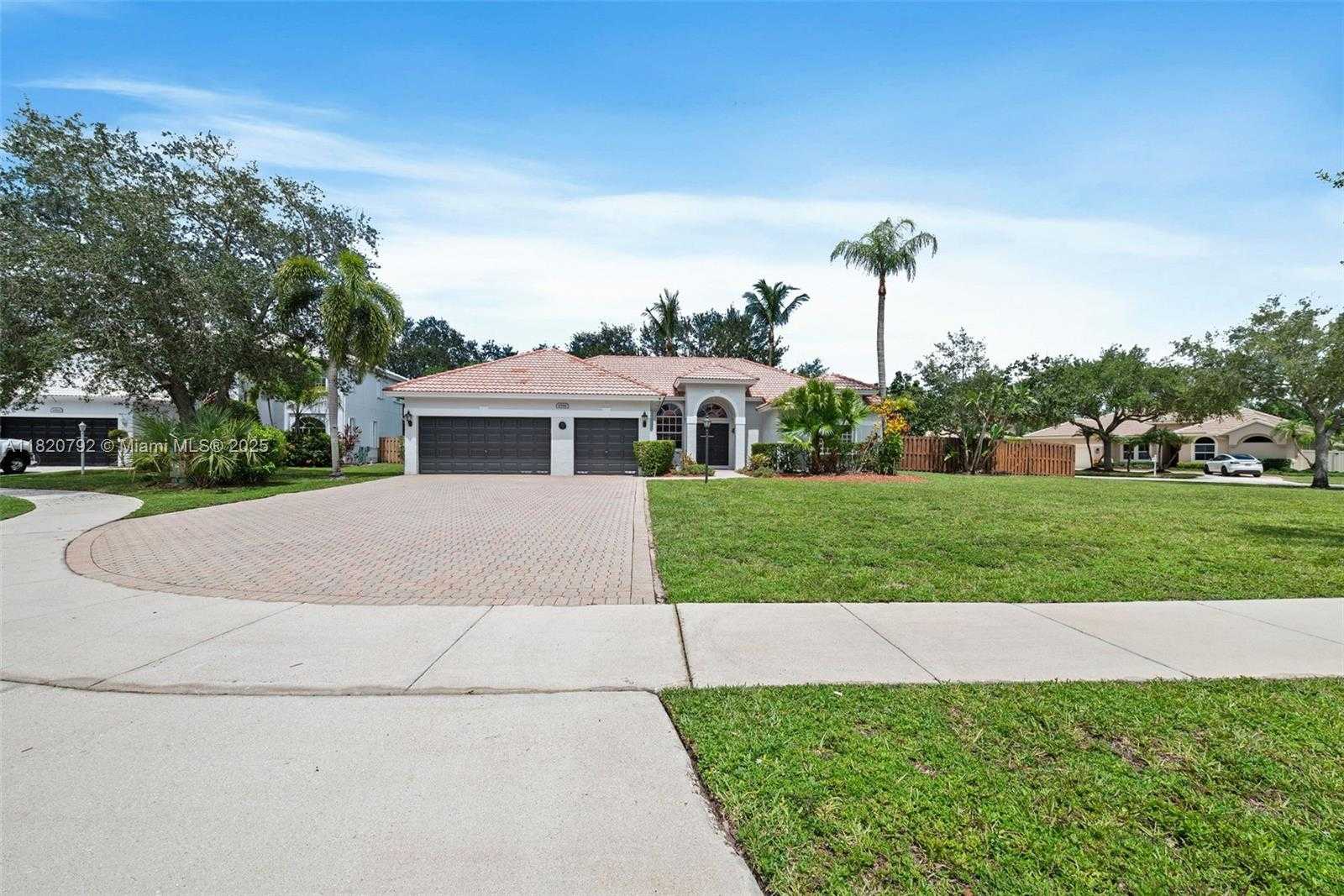 Small Image of 6946 MARIPOSA CIR CT, Pembroke Pines Number 2