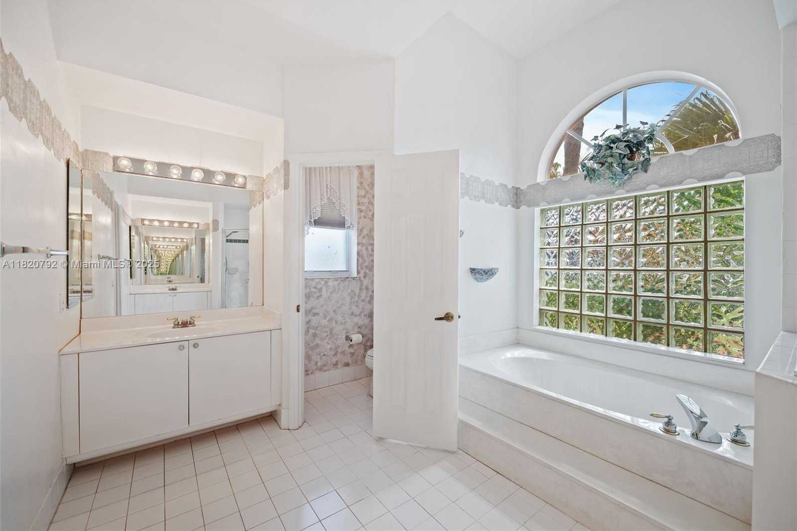Small Image of 6946 MARIPOSA CIR CT, Pembroke Pines Number 22
