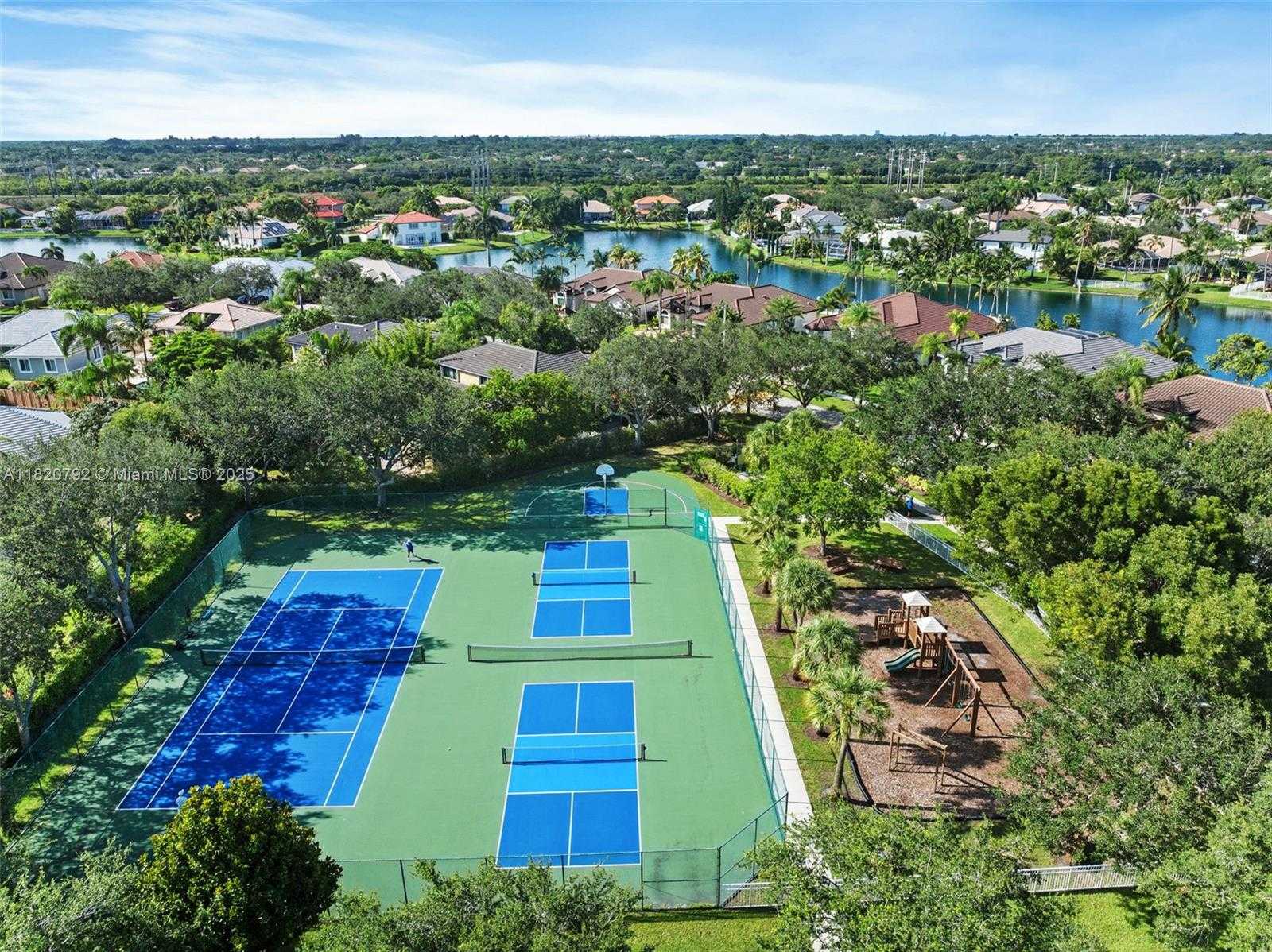 Small Image of 6946 MARIPOSA CIR CT, Pembroke Pines Number 36