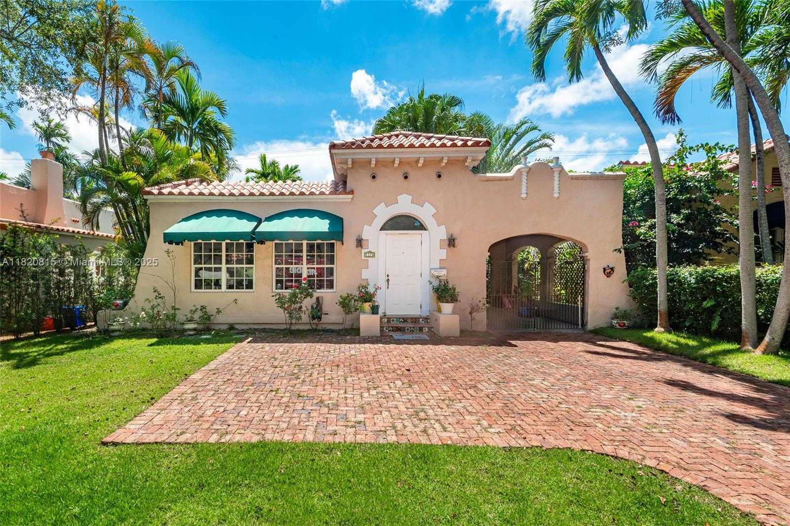 Small Image of 1218 MADRID ST, Coral Gables Number 2