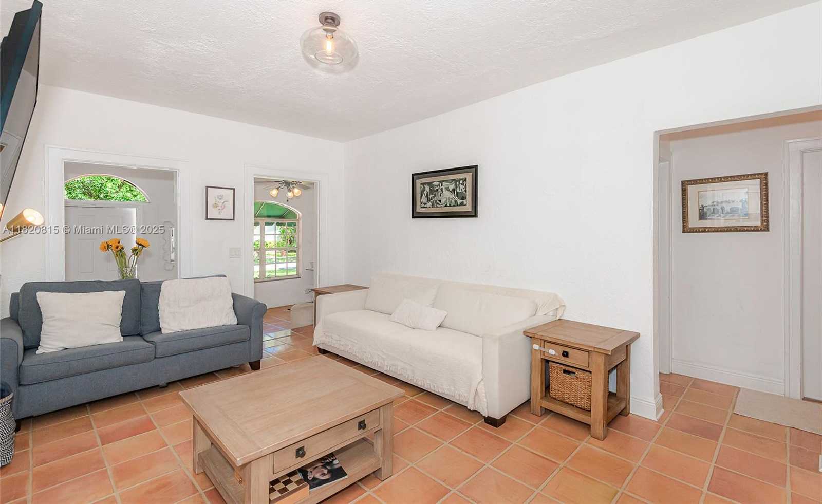 Small Image of 1218 MADRID ST, Coral Gables Number 8