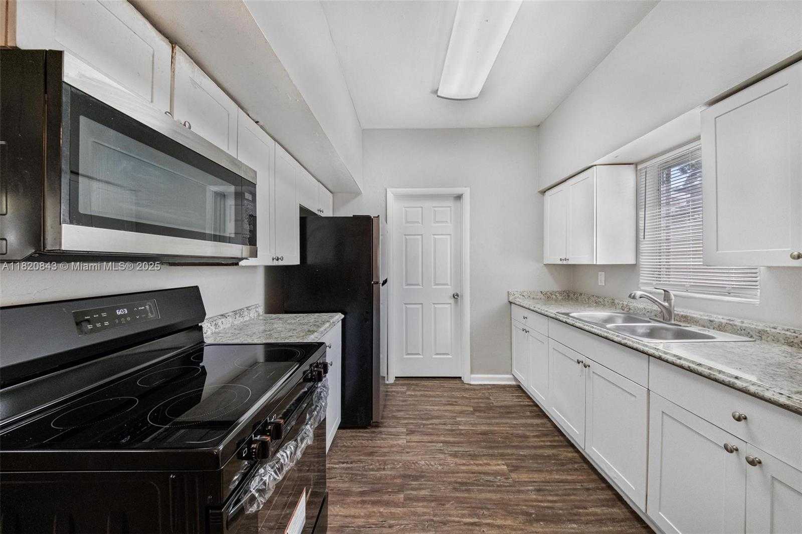 Small Image of 6428 PLUNKETT ST, Hollywood Number 11