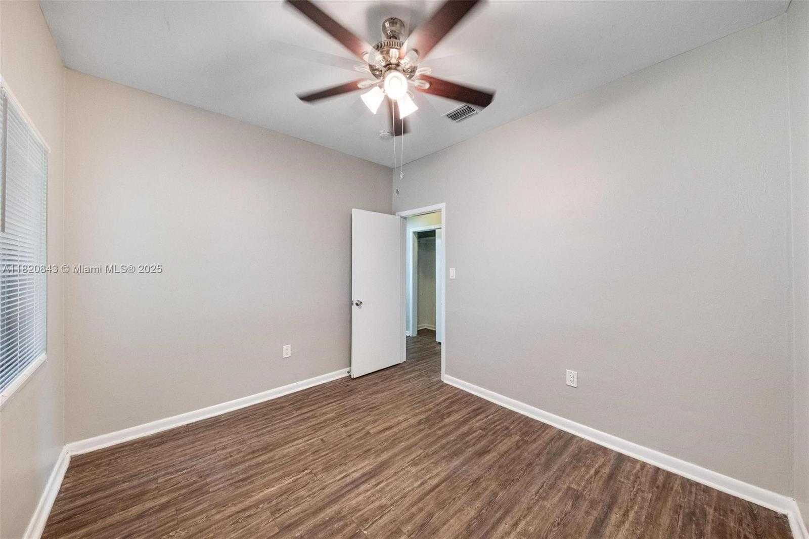 Small Image of 6428 PLUNKETT ST, Hollywood Number 15