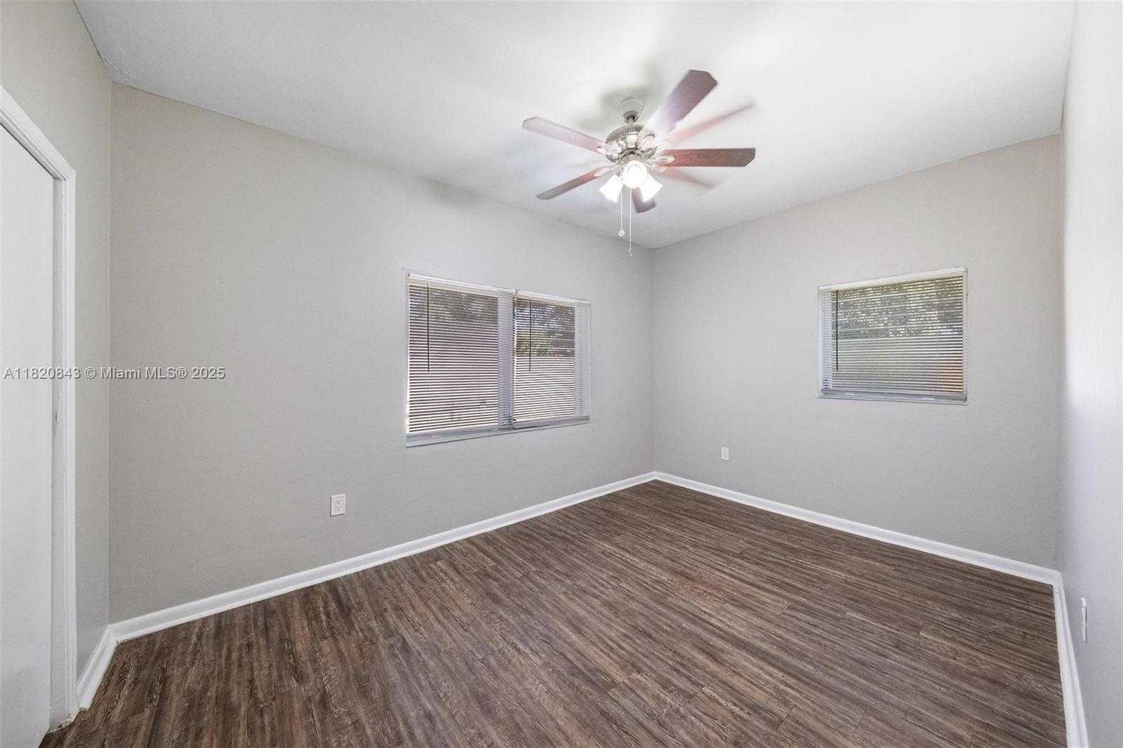Small Image of 6428 PLUNKETT ST, Hollywood Number 16