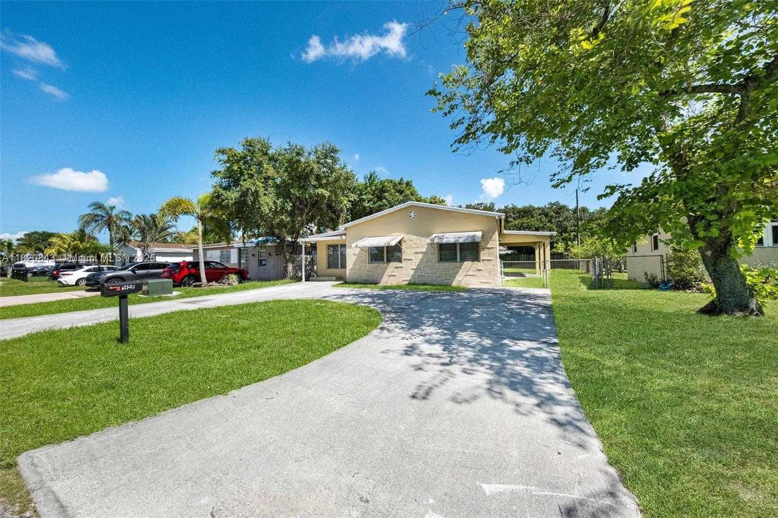 Small Image of 6428 PLUNKETT ST, Hollywood Number 2