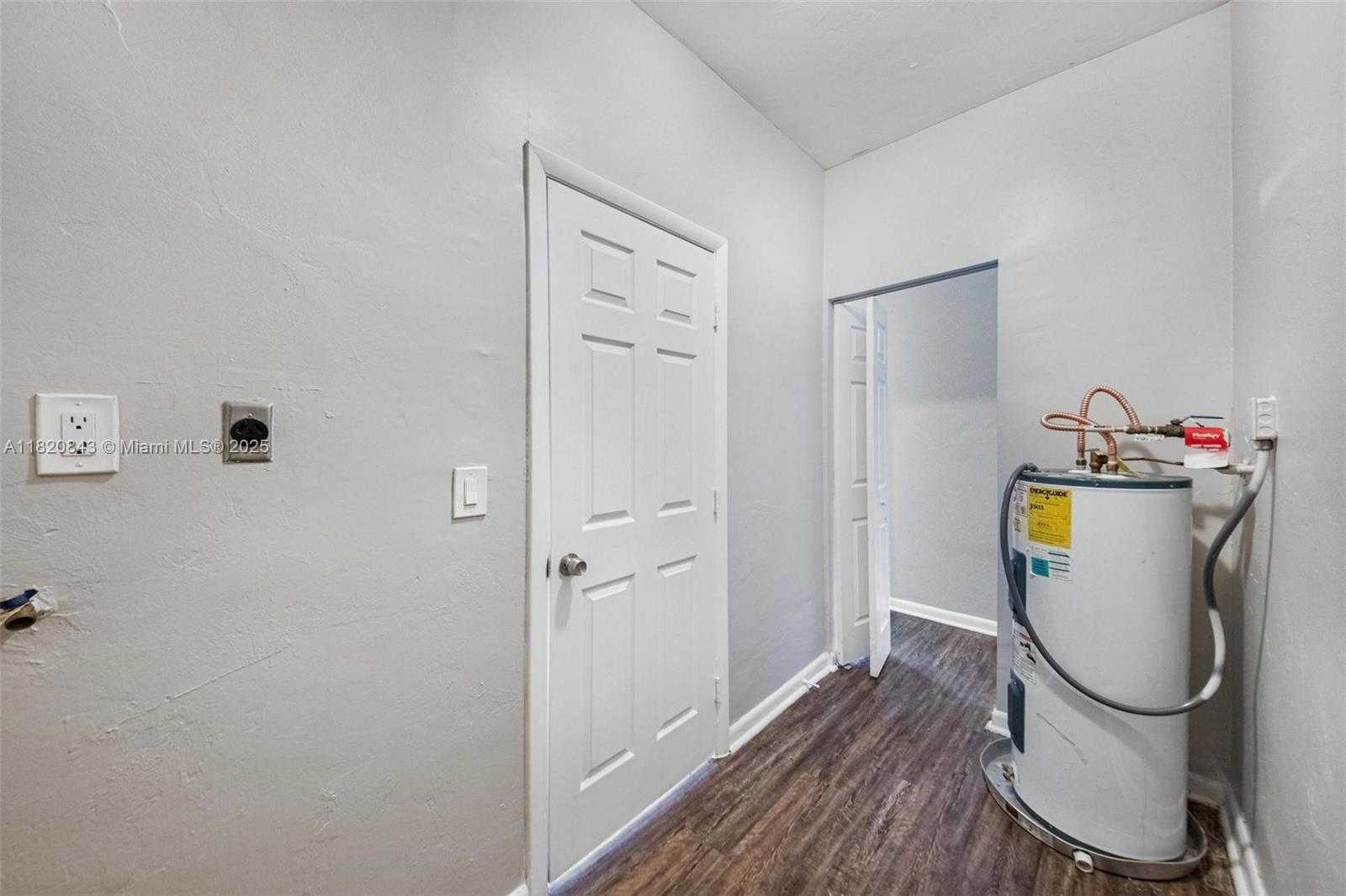 Small Image of 6428 PLUNKETT ST, Hollywood Number 20