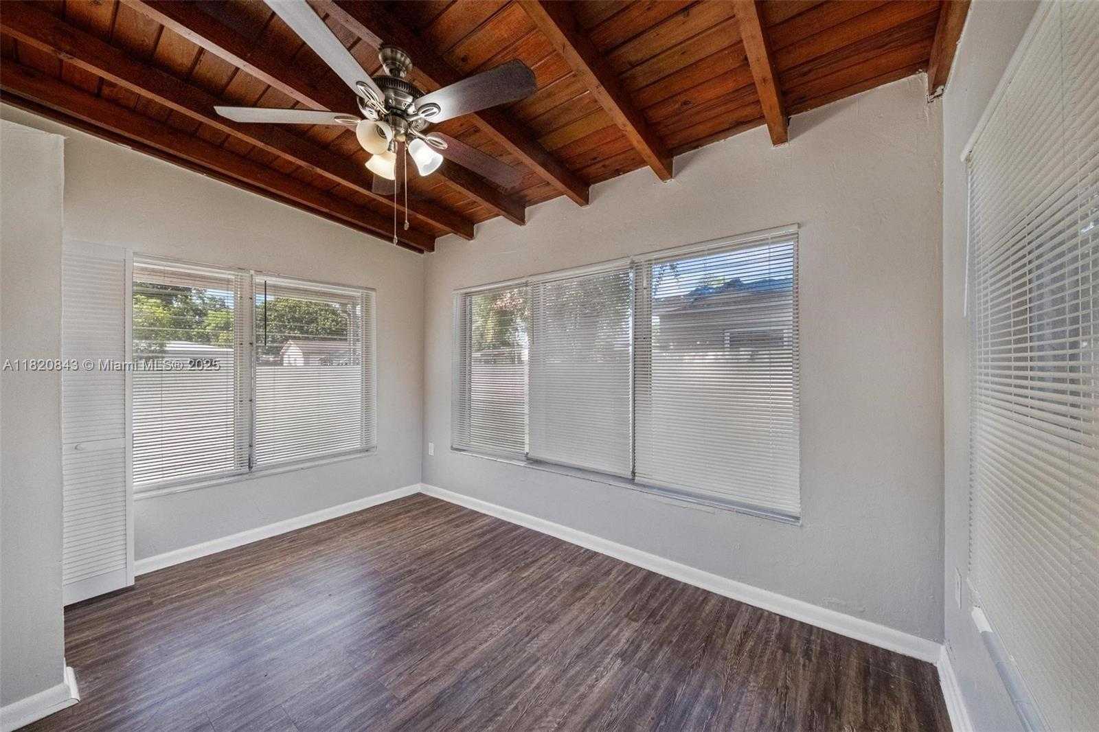 Small Image of 6428 PLUNKETT ST, Hollywood Number 24