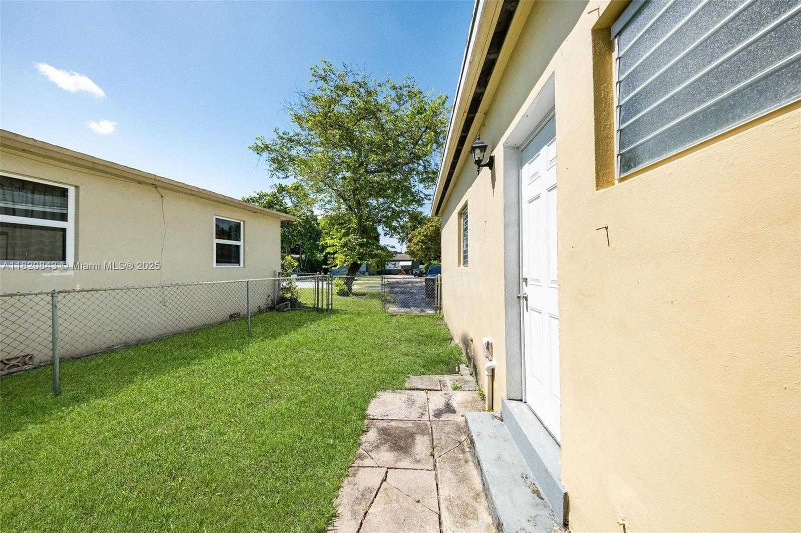 Small Image of 6428 PLUNKETT ST, Hollywood Number 36