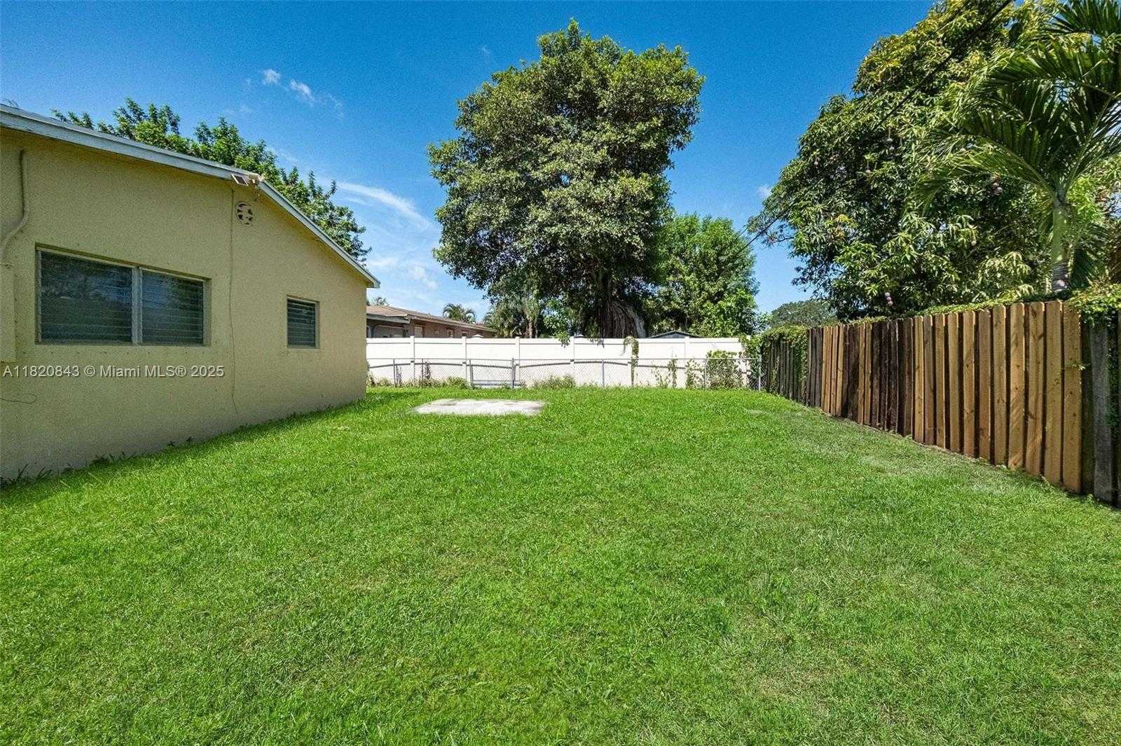 Small Image of 6428 PLUNKETT ST, Hollywood Number 39
