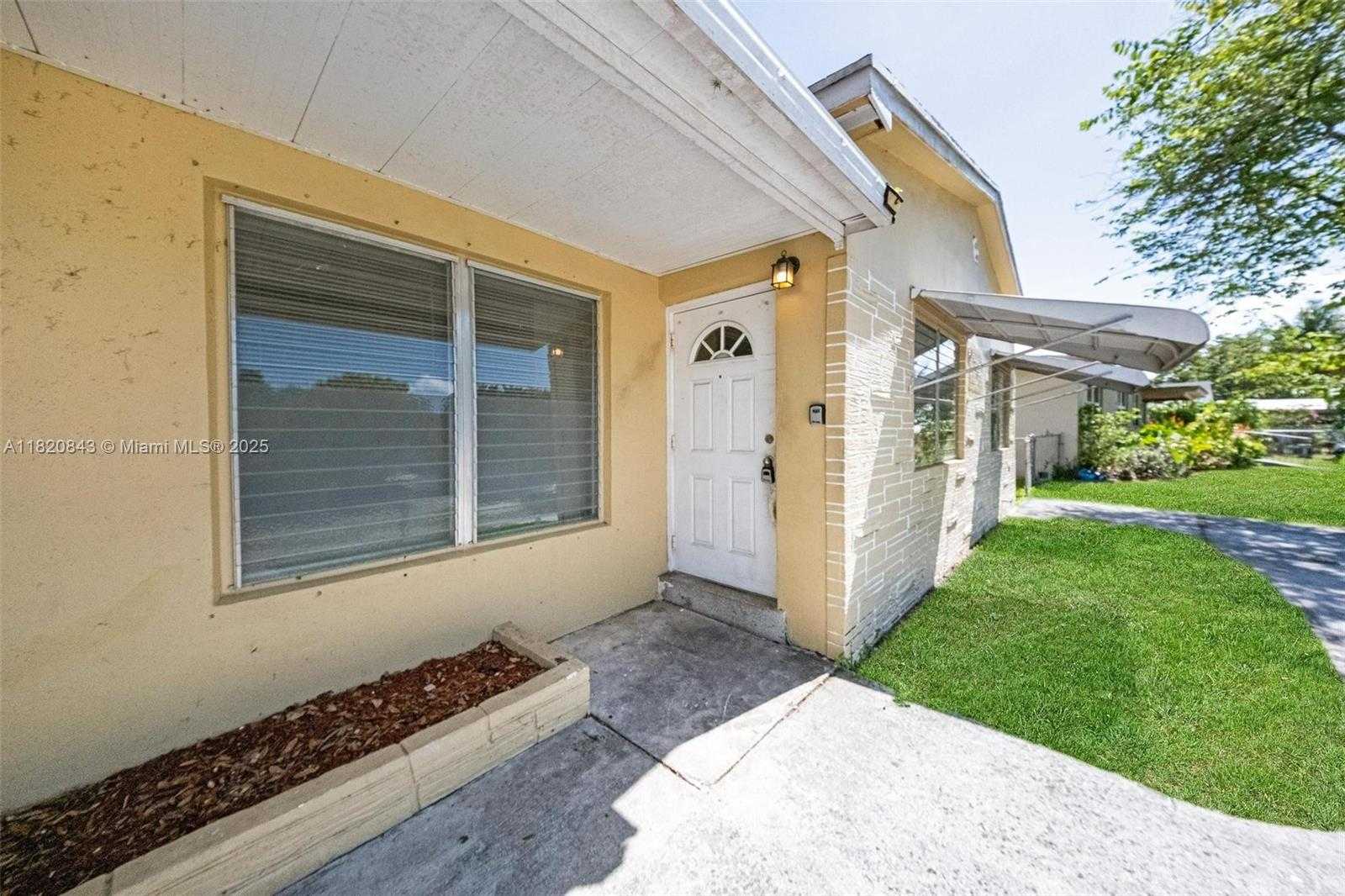 Small Image of 6428 PLUNKETT ST, Hollywood Number 6