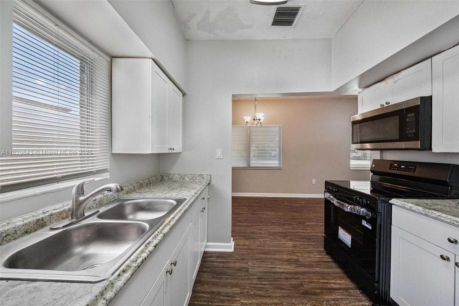 Small Image of 6428 PLUNKETT ST, Hollywood Number 7