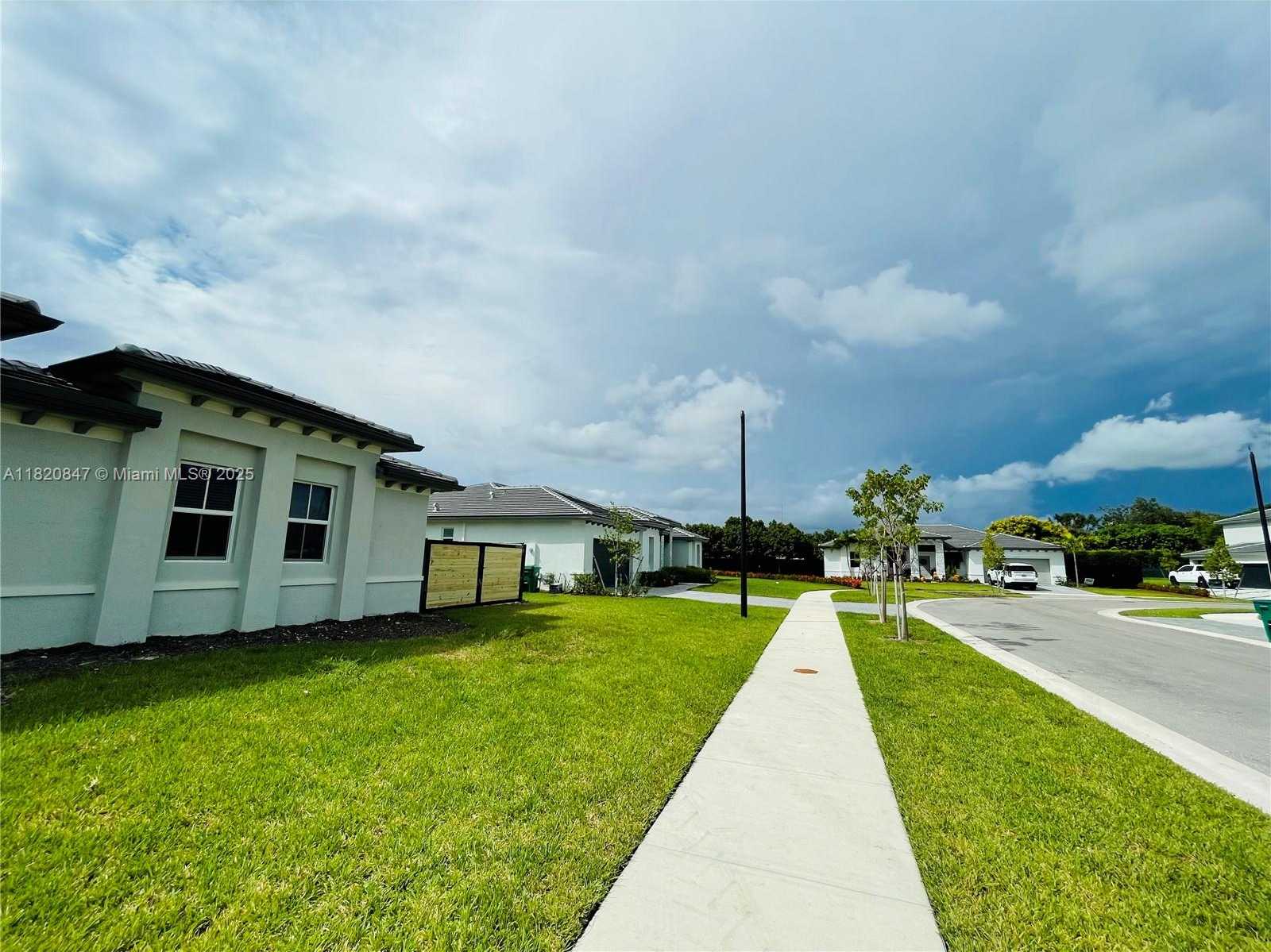 Small Image of 16932 SOUTH WEST 291ST ST, Homestead Number 30