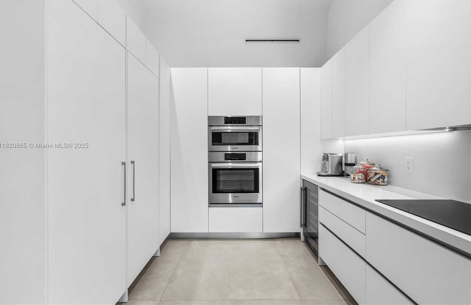 Small Image of 9033 EMERSON AVE, Surfside Number 10