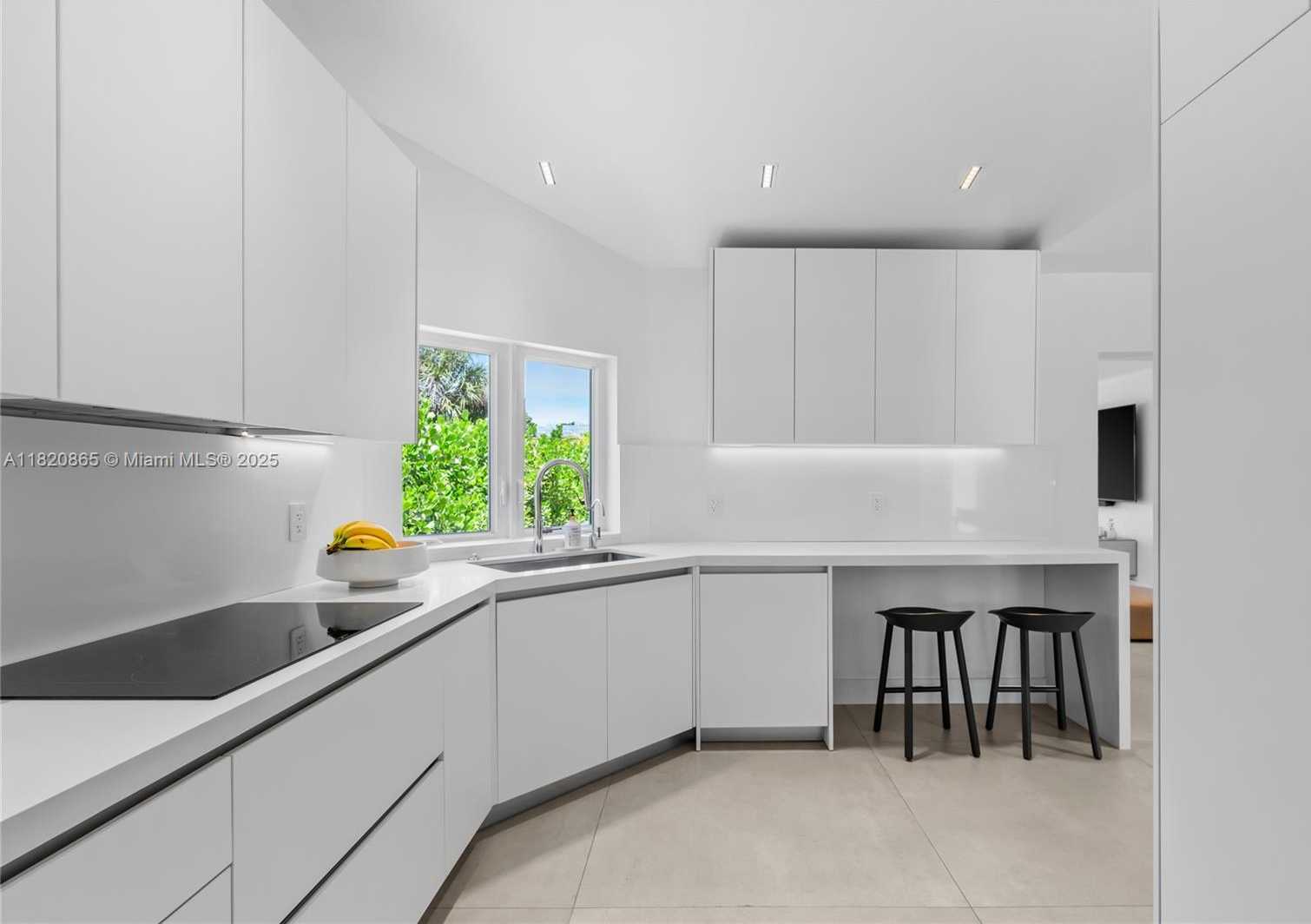 Small Image of 9033 EMERSON AVE, Surfside Number 11