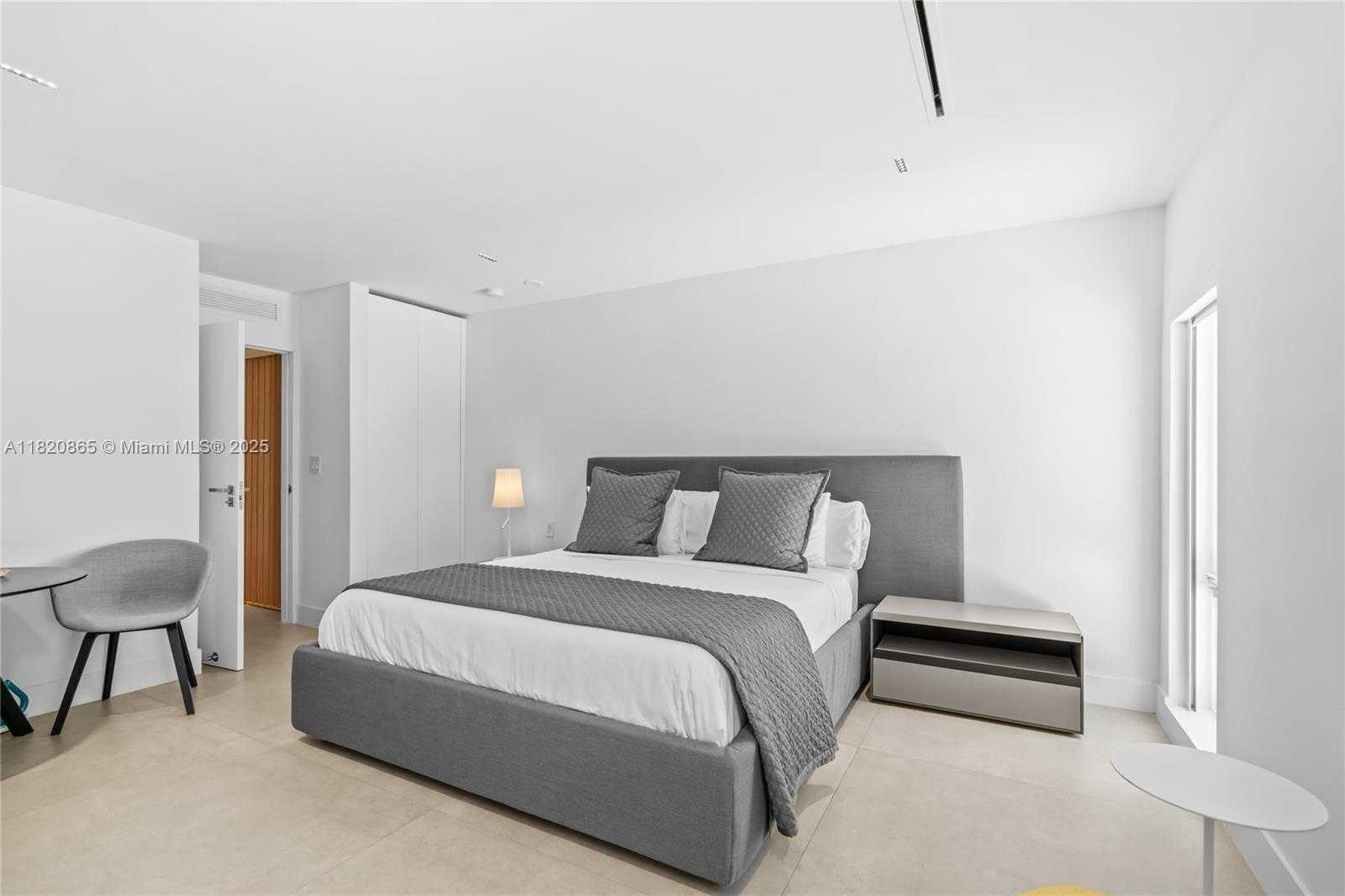Small Image of 9033 EMERSON AVE, Surfside Number 12