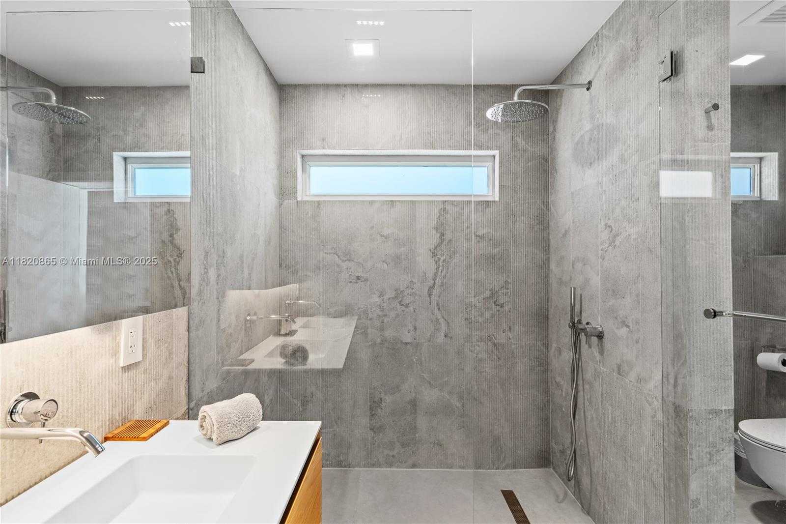 Small Image of 9033 EMERSON AVE, Surfside Number 16