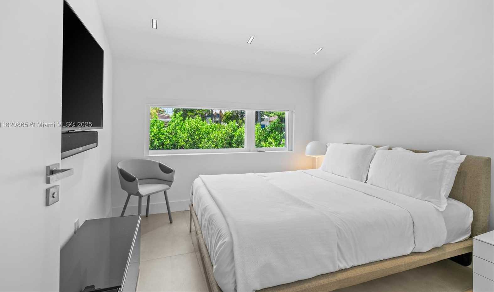Small Image of 9033 EMERSON AVE, Surfside Number 19