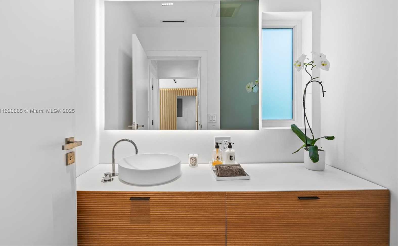 Small Image of 9033 EMERSON AVE, Surfside Number 21