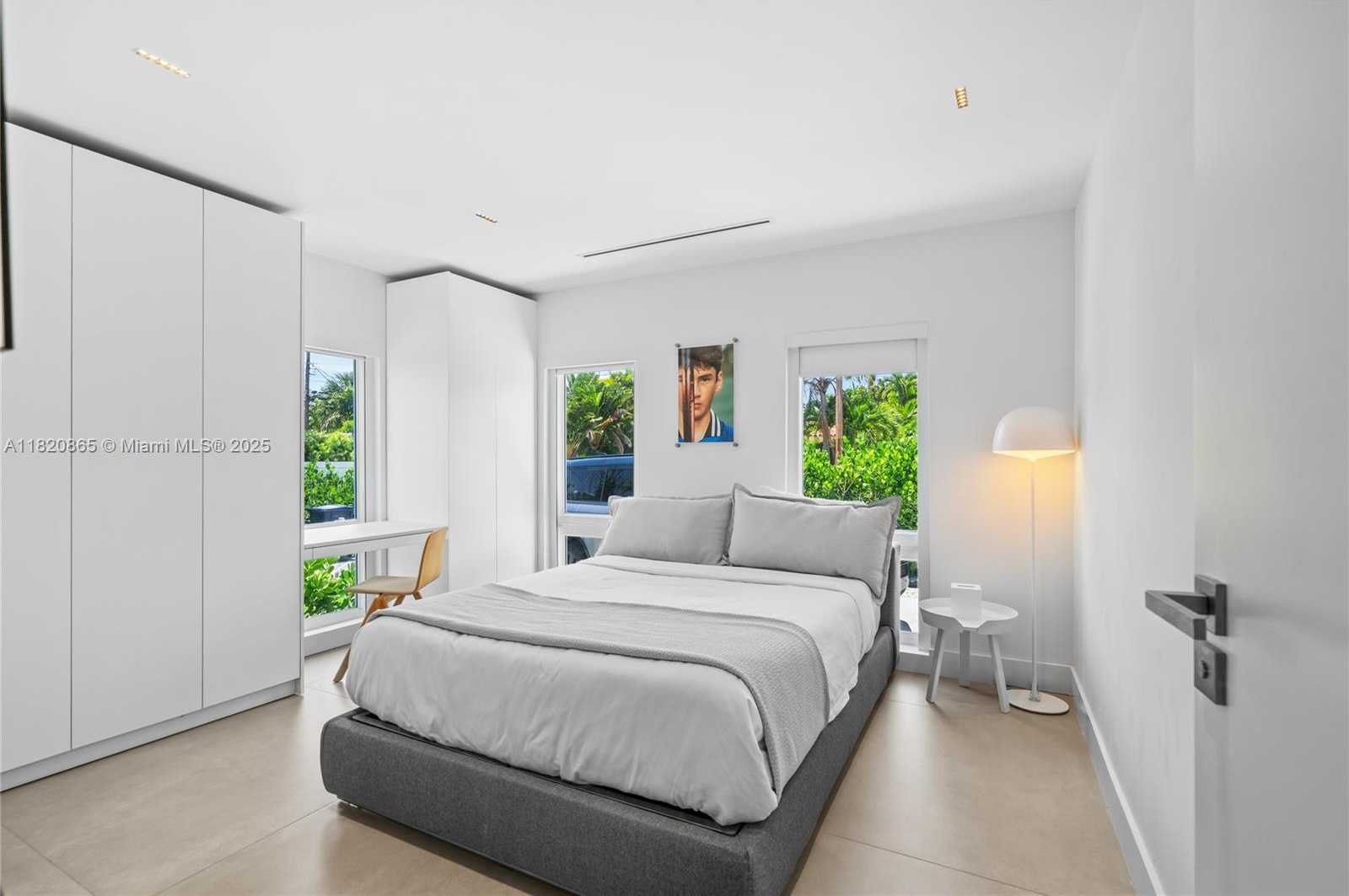 Small Image of 9033 EMERSON AVE, Surfside Number 22