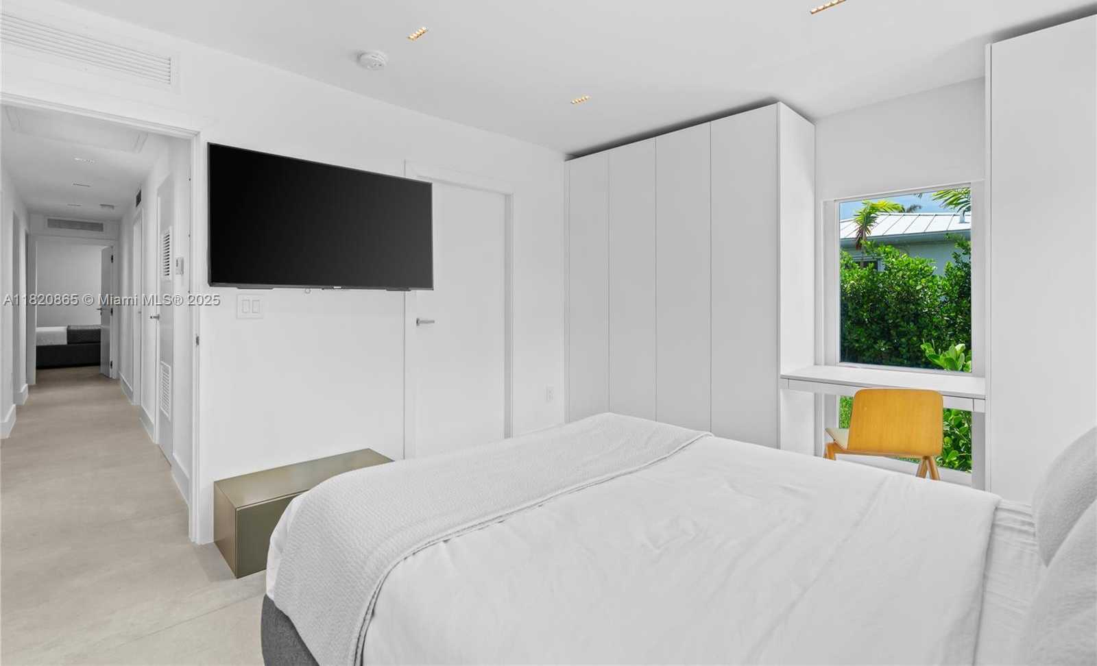 Small Image of 9033 EMERSON AVE, Surfside Number 23