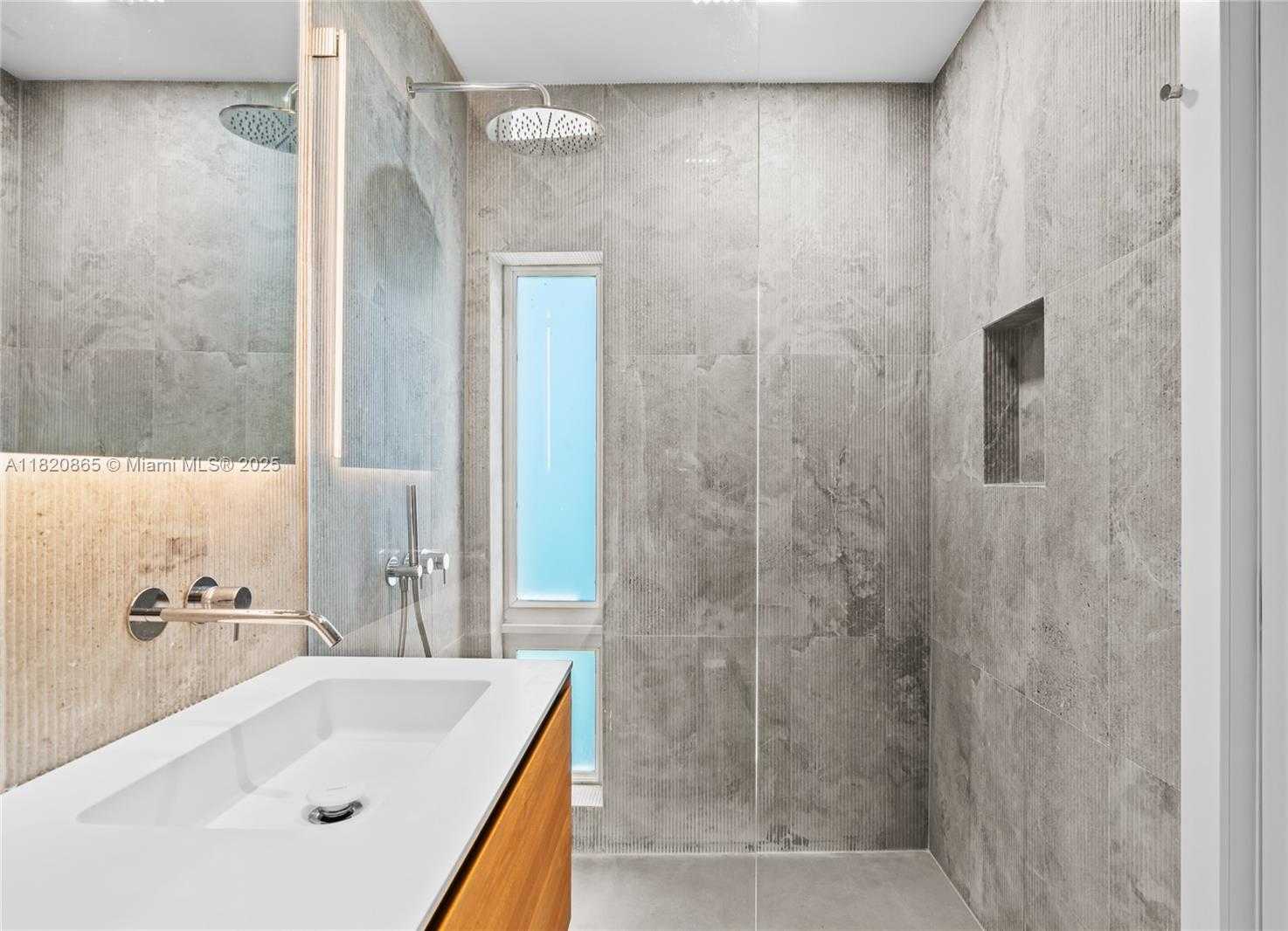 Small Image of 9033 EMERSON AVE, Surfside Number 25