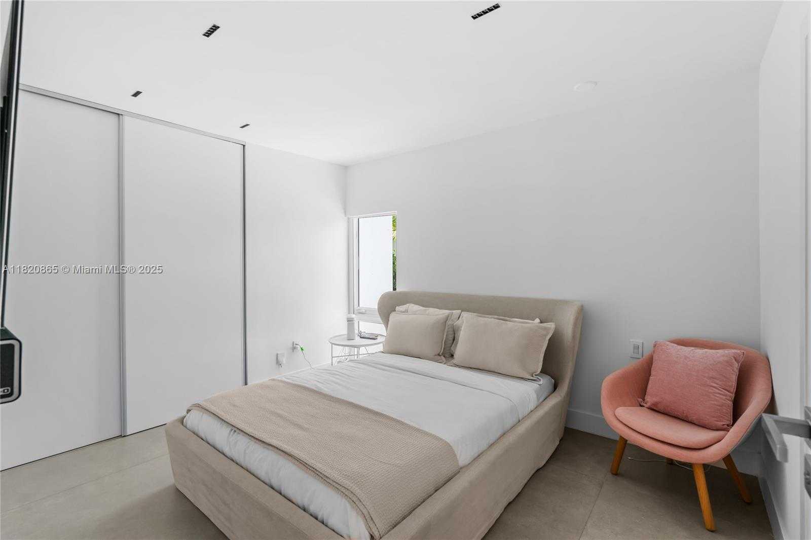 Small Image of 9033 EMERSON AVE, Surfside Number 26