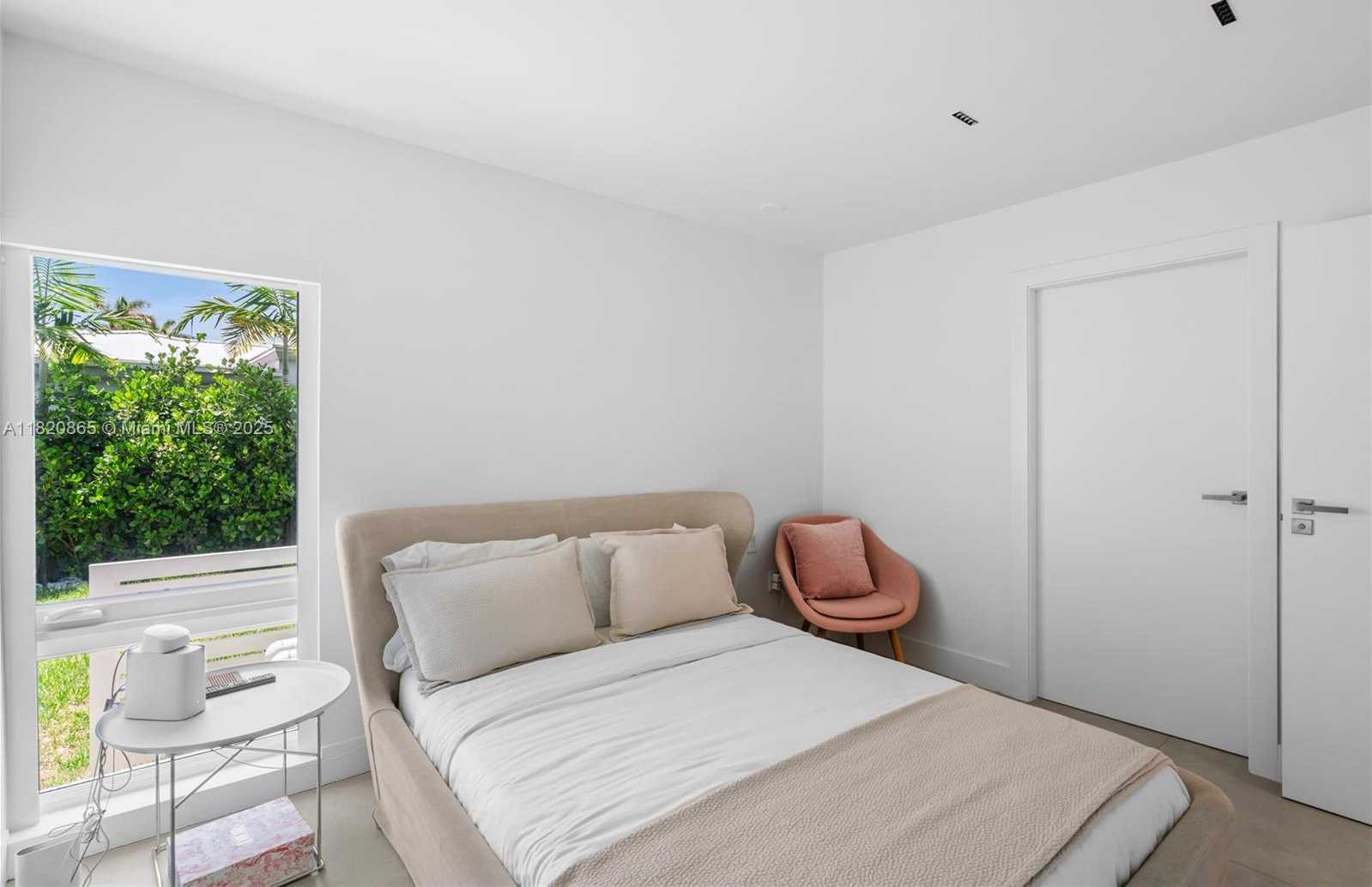 Small Image of 9033 EMERSON AVE, Surfside Number 27