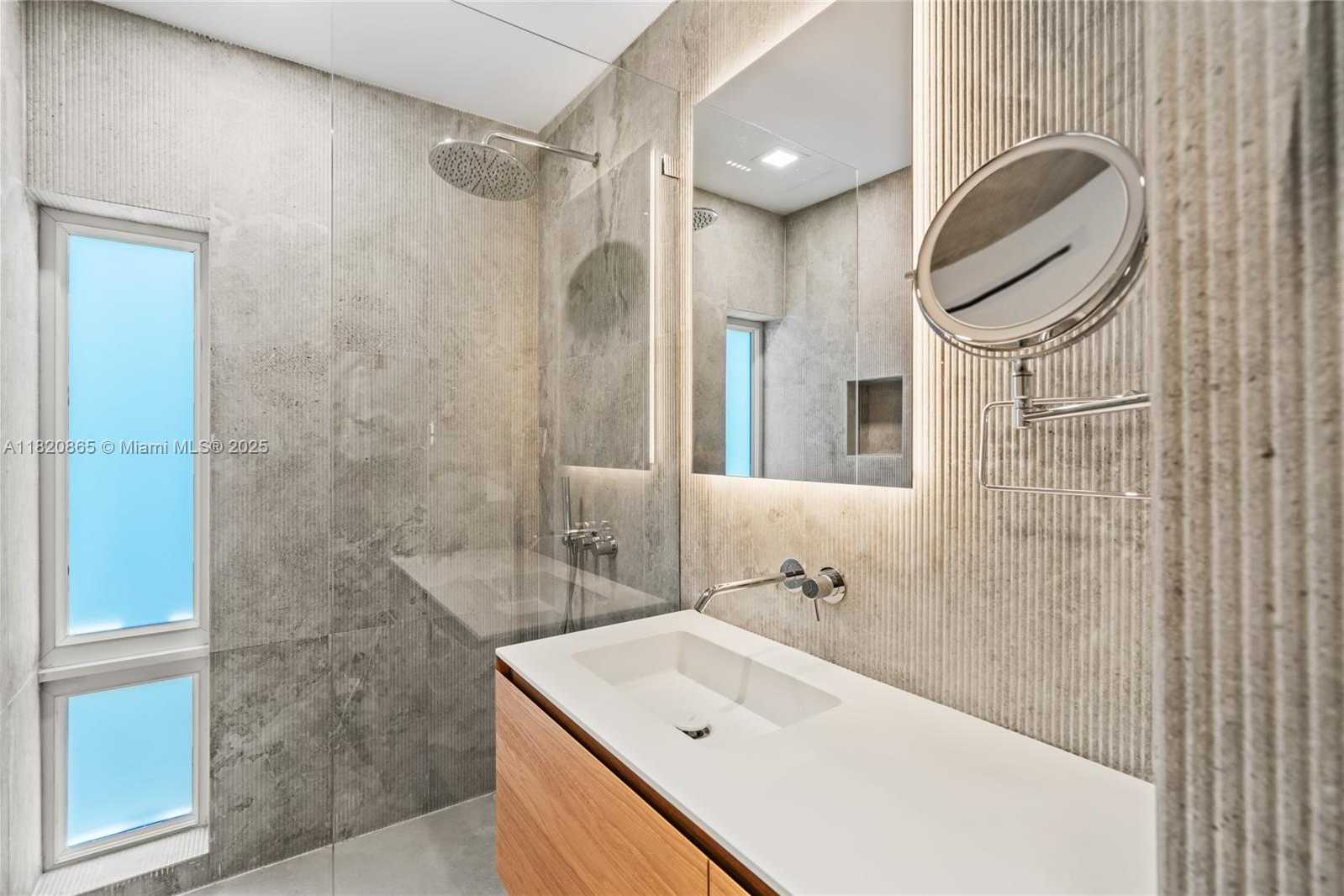 Small Image of 9033 EMERSON AVE, Surfside Number 28