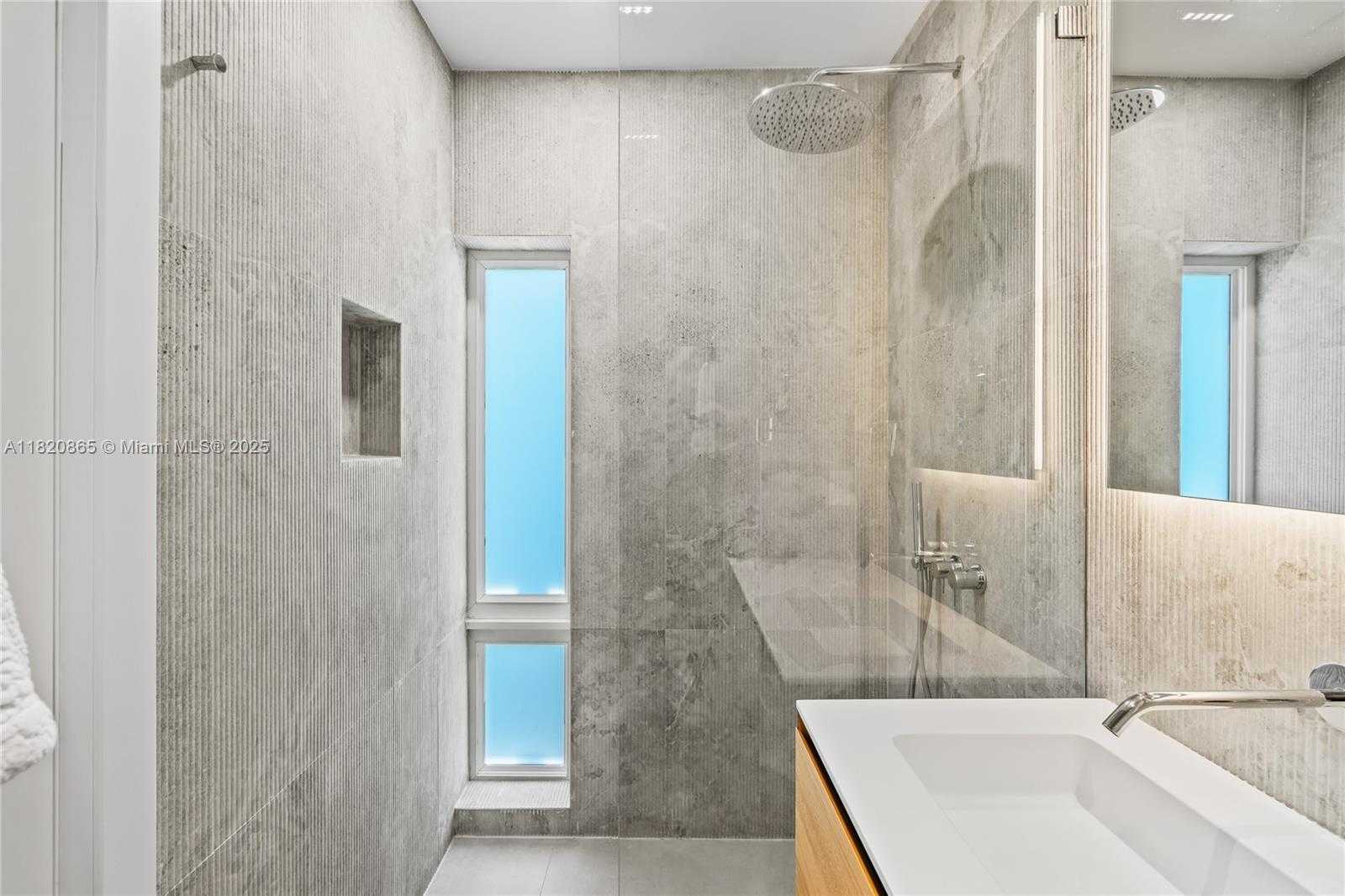 Small Image of 9033 EMERSON AVE, Surfside Number 29