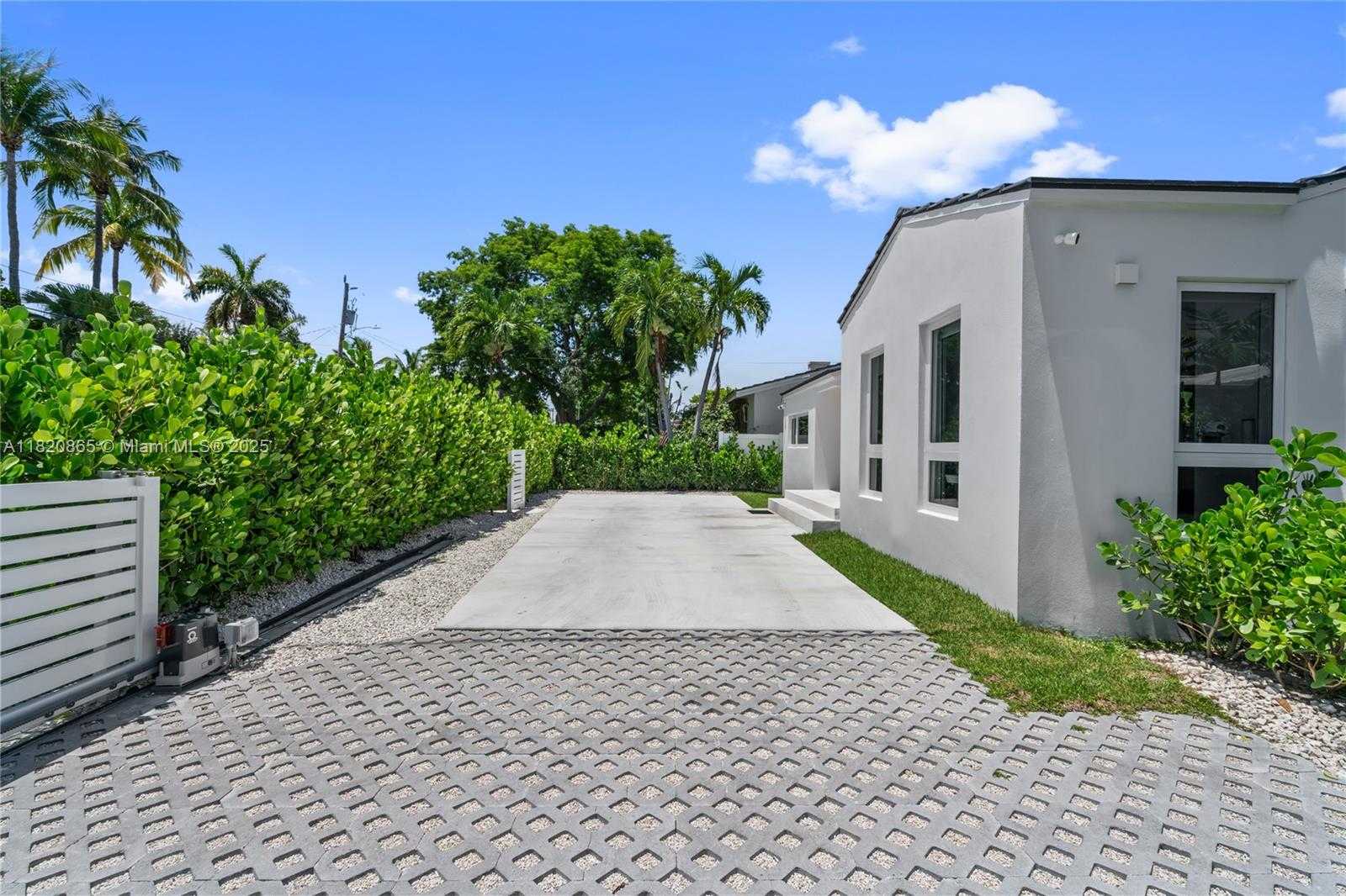 Small Image of 9033 EMERSON AVE, Surfside Number 40