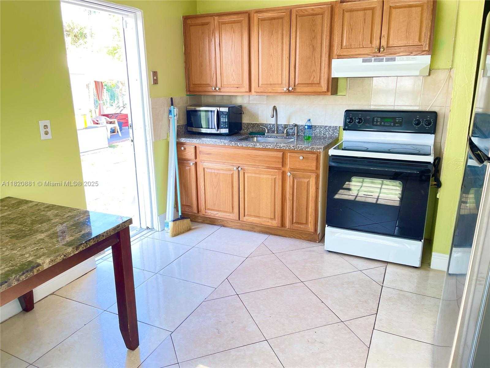 Small Image of 381 NORTH WEST 16TH ST, Pompano Beach Number 27