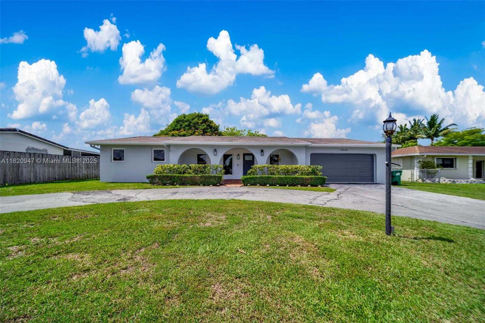 Small Image of 14540 SOUTH WEST 77TH ST, Miami Number 2