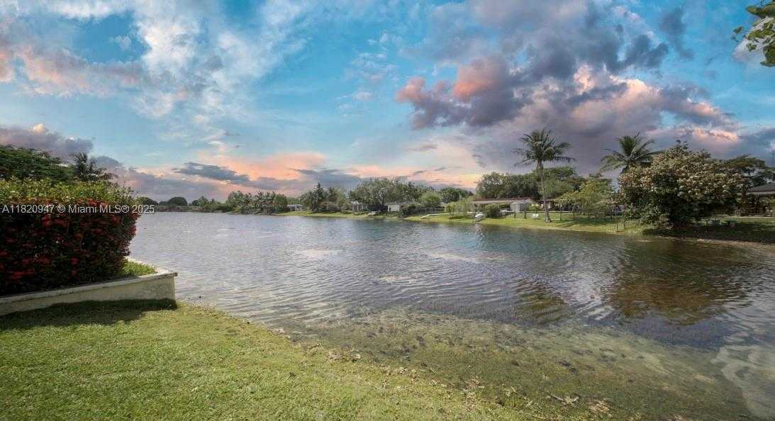 Small Image of 14540 SOUTH WEST 77TH ST, Miami Number 3