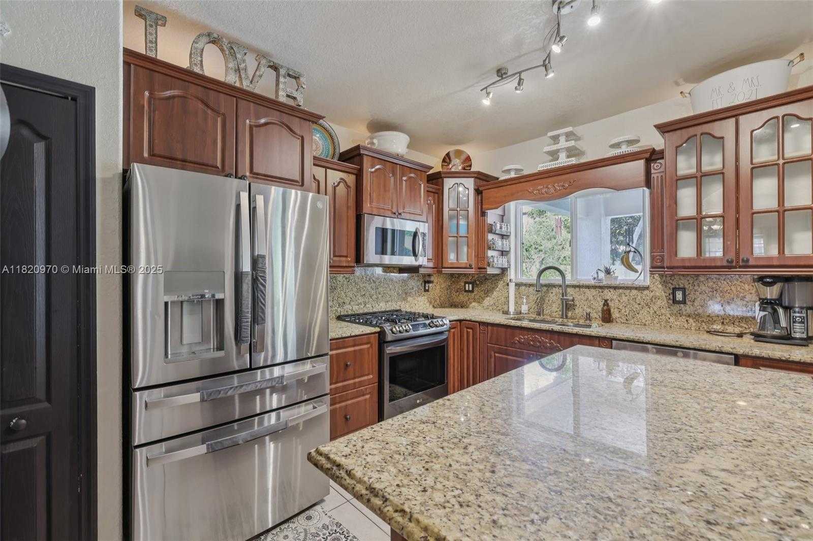 Small Image of 8981 NORTH WEST 166TH TER, Miami Lakes Number 14