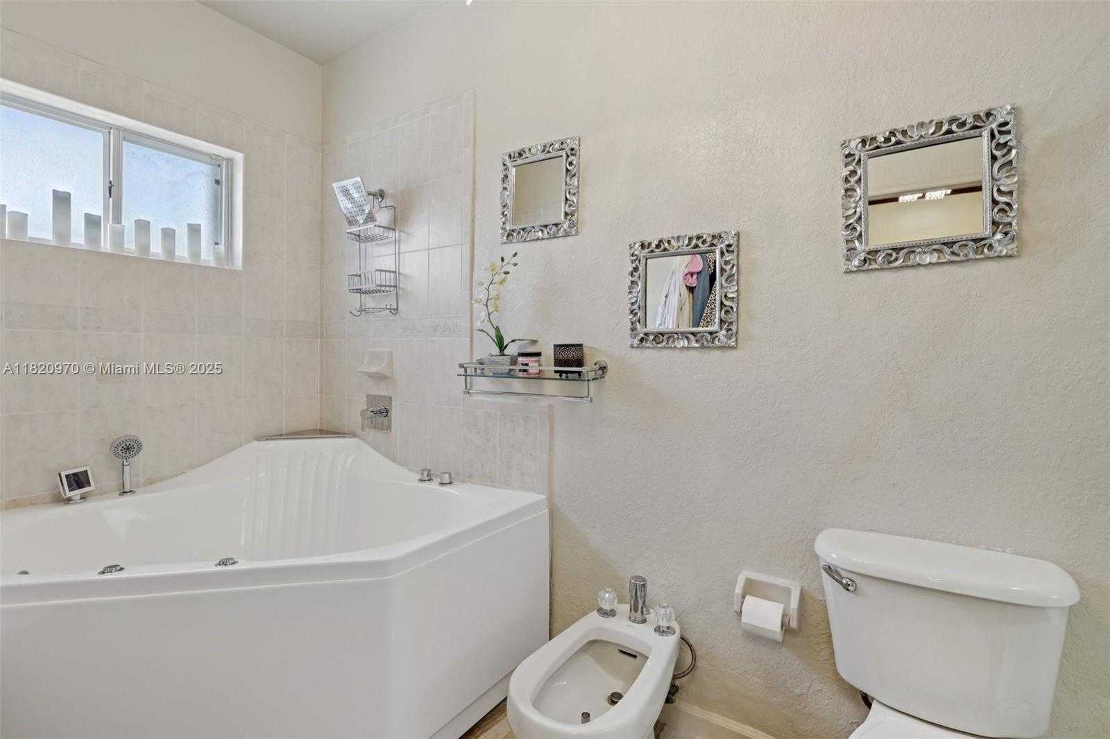 Small Image of 8981 NORTH WEST 166TH TER, Miami Lakes Number 27