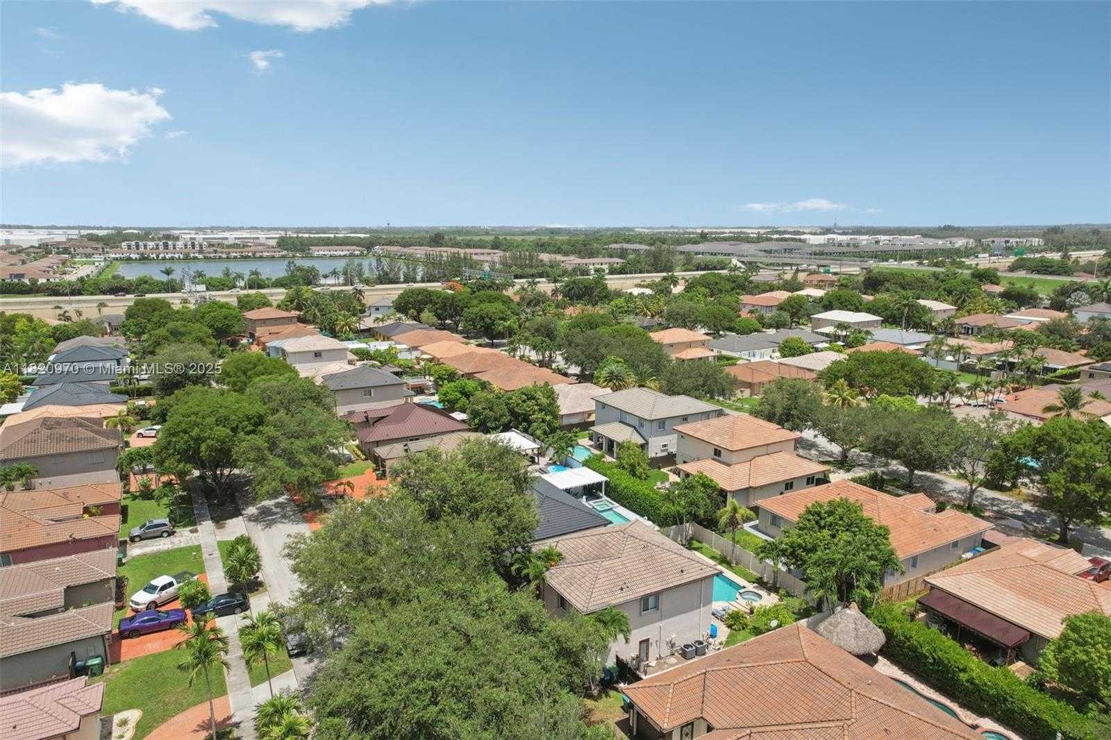 Small Image of 8981 NORTH WEST 166TH TER, Miami Lakes Number 52