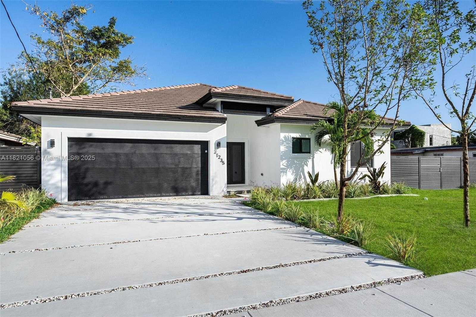 Small Image of 21235 INGRAHAM AVE RD, Cutler Bay Number 2