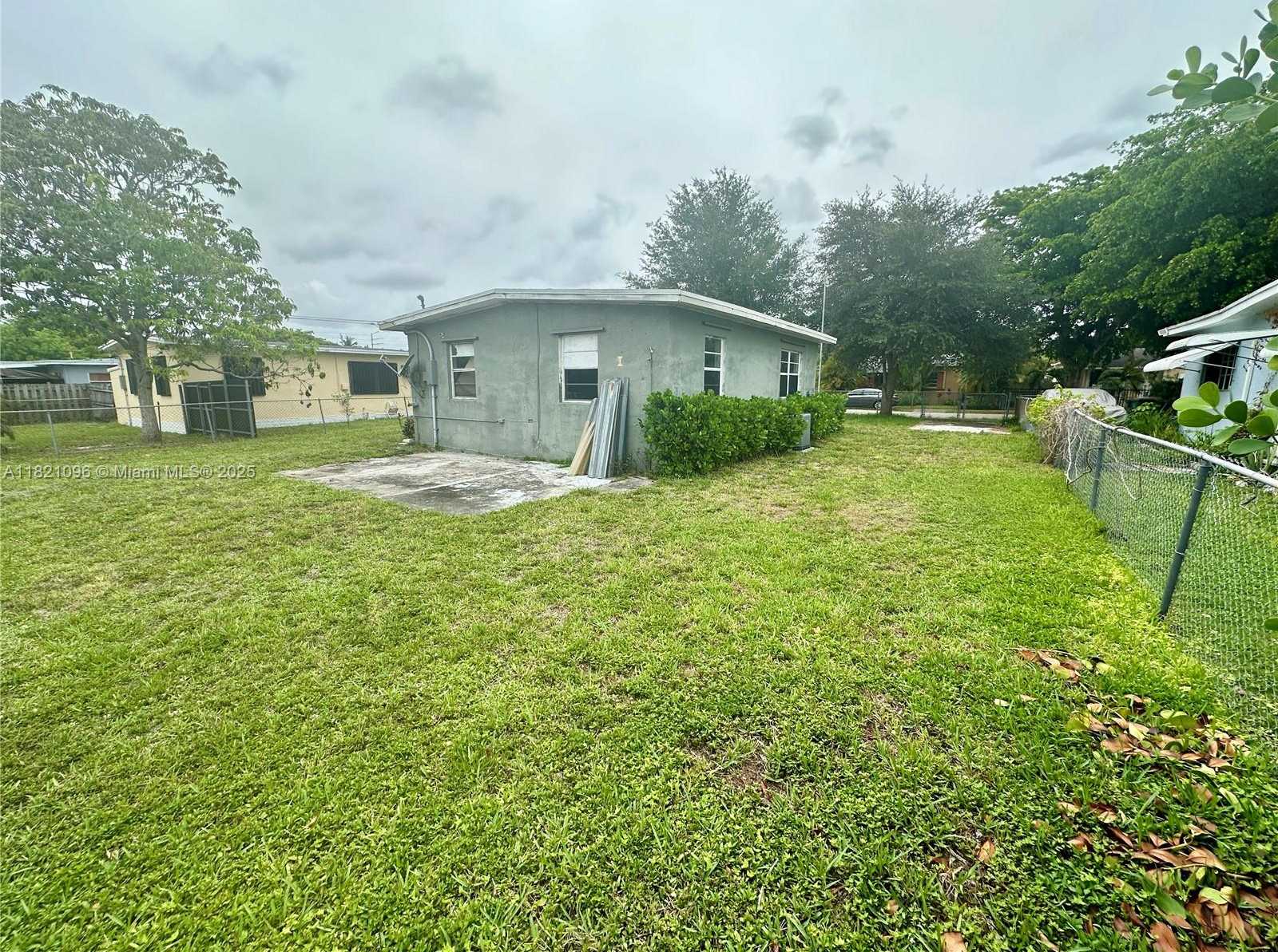 Small Image of 440 NORTH WEST 134TH ST, North Miami Number 5
