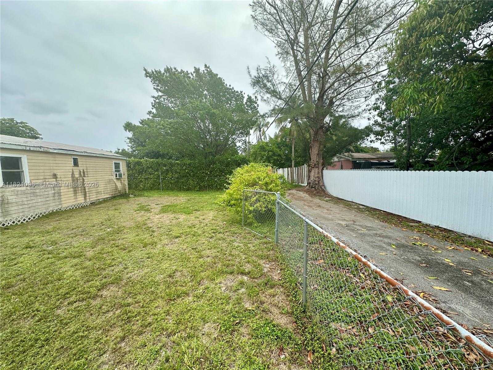 Small Image of 440 NORTH WEST 134TH ST, North Miami Number 6