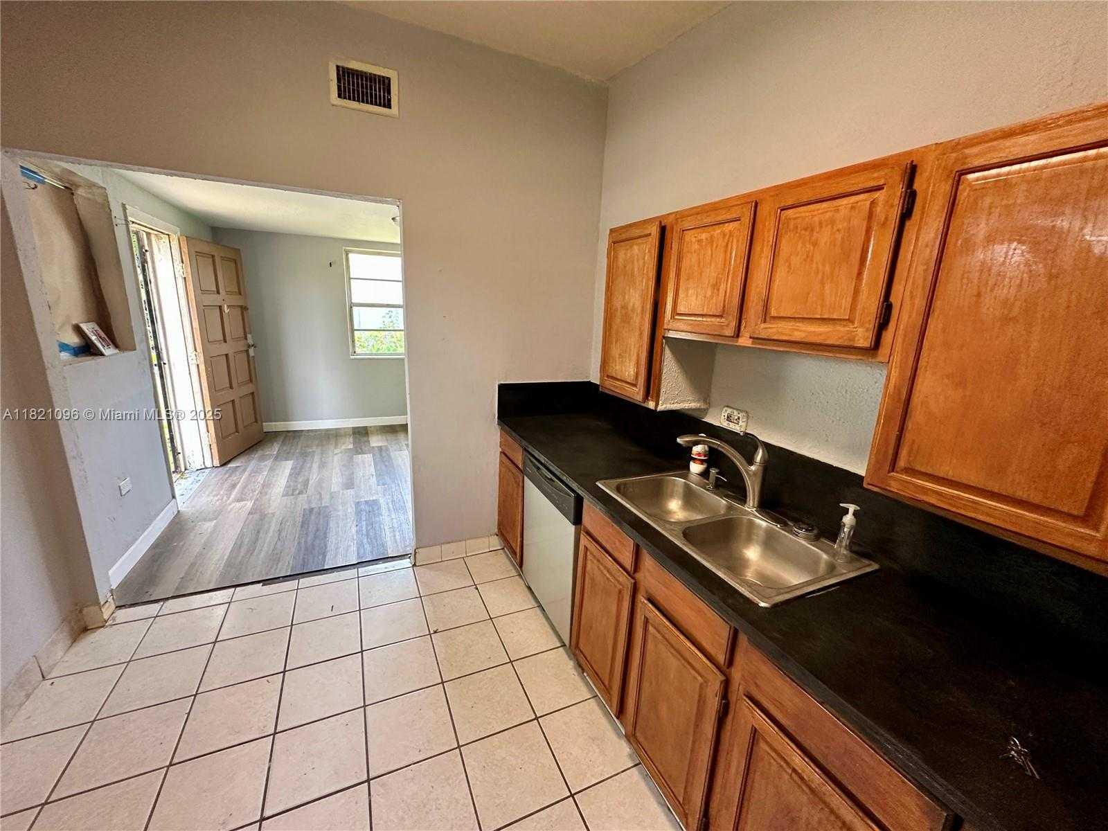 Small Image of 440 NORTH WEST 134TH ST, North Miami Number 8